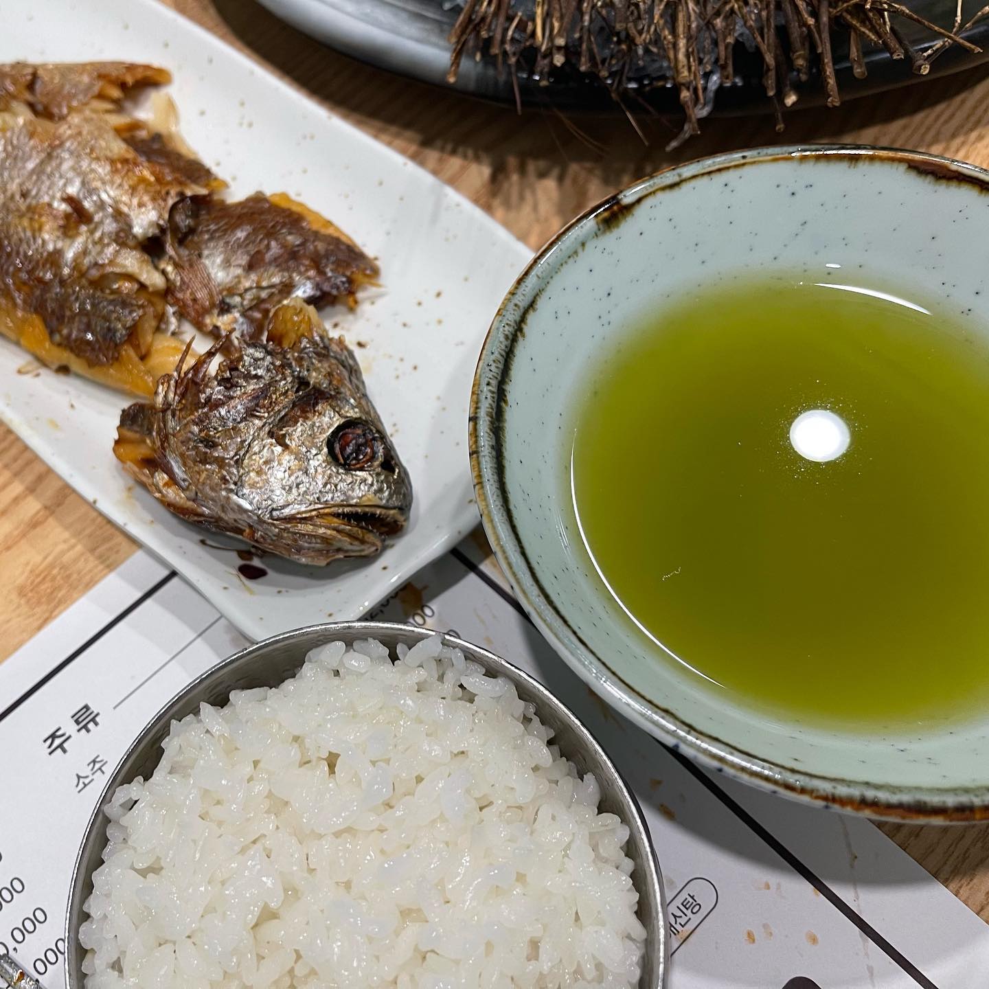 주말에 아내와 함쎄
#주말정식 #수원한정식 #감미야영통점 
진짜 배부르고 맛있게 먹은 #보리굴비
특별한일 있다면 이집에서 해결하세요