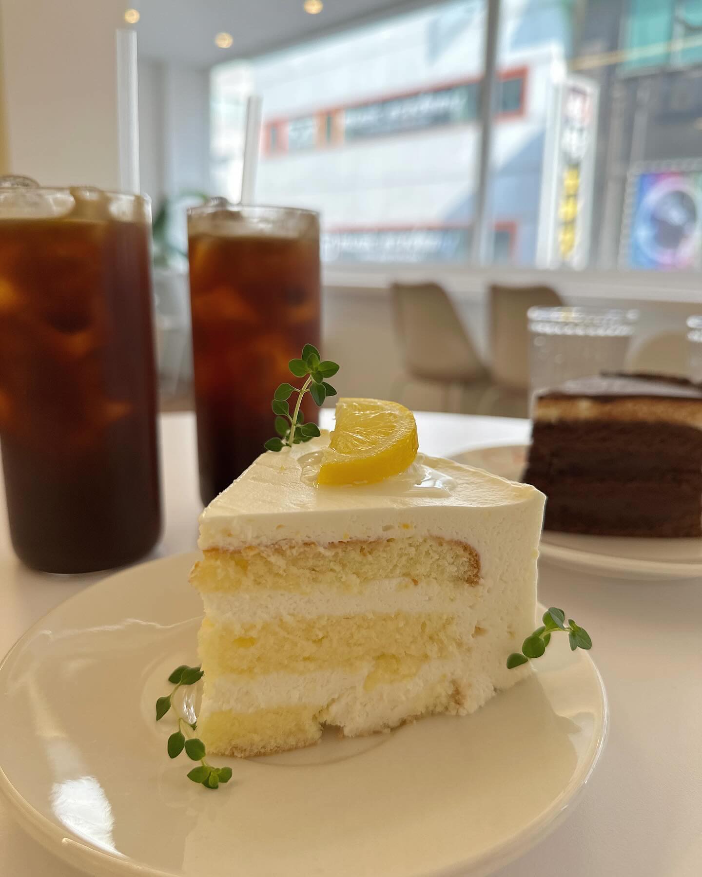 의정부 카페 디멍쉬 ☕️
레몬케이크가 신의한수 🍋🍰💛
자꾸자꾸 생각나는 레몬케이크💛

카페좋아하는 언니 덕분에
이곳저곳 많은 카페를 알게되고 좋다☺️

이번주는 비가오는 월요일부터
이것저것 사부작사부작 바쁜 한 주 
그리고, 퐁당퐁당으로 일이 많아서
정신이 없으나, 사필귀정 🙏
⠀⠀⠀⠀⠀⠀⠀⠀⠀⠀⠀⠀⠀
⠀⠀⠀⠀⠀⠀⠀⠀⠀⠀⠀⠀⠀