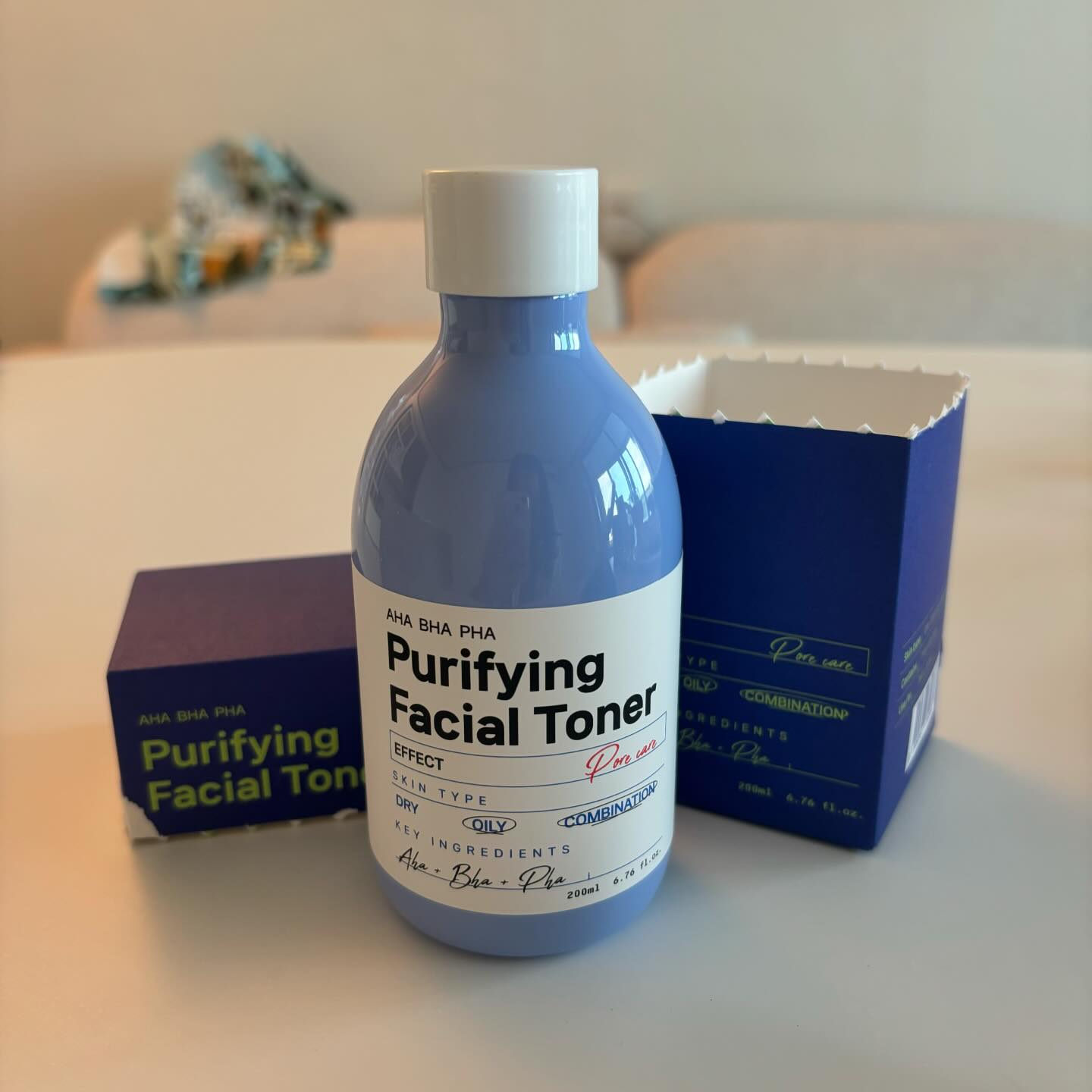 📌퐁당 아하 바하 파아 퓨리파잉 페이셜 토너 #협찬 
*일주일 사용 후기❗️
각질제거 기능이 있어 닦토로 좋다는 퐁당토너! 
겨울도 그렇지만 여름에도 각질관리는 항시 해줘야하는구 아시죠
퐁당토너로 일주일간 아침엔 손으로 두드려서 흡수& 밤엔 패드로 닦토 해줬는데 진짜 그 다음 단계도 착착 잘 흡수되더라구요🫢
워터타입 토너로 산뜻해 복합성~약간의 지성인 저한테 찰떡콩떡이었습니다❗️
제일 뒤 사진은 닦토…한 화장솜 사진..ㅎ 진짜 장난아니에요ㅠ 꼭 해줘야해요ㅠ
+각질정리뿐만아니라 꾸준히 사용하면 미백에도 도움이 된다고 해서 저는 꾸준히 써 볼 생각이에요 
#퐁당 #리뷰노트 #pongdanf #toner #퐁당아하바하파하퓨리파잉페이셜토너 #각질제거 #닦토추천 #닦토 #화잘먹 #화잘먹템