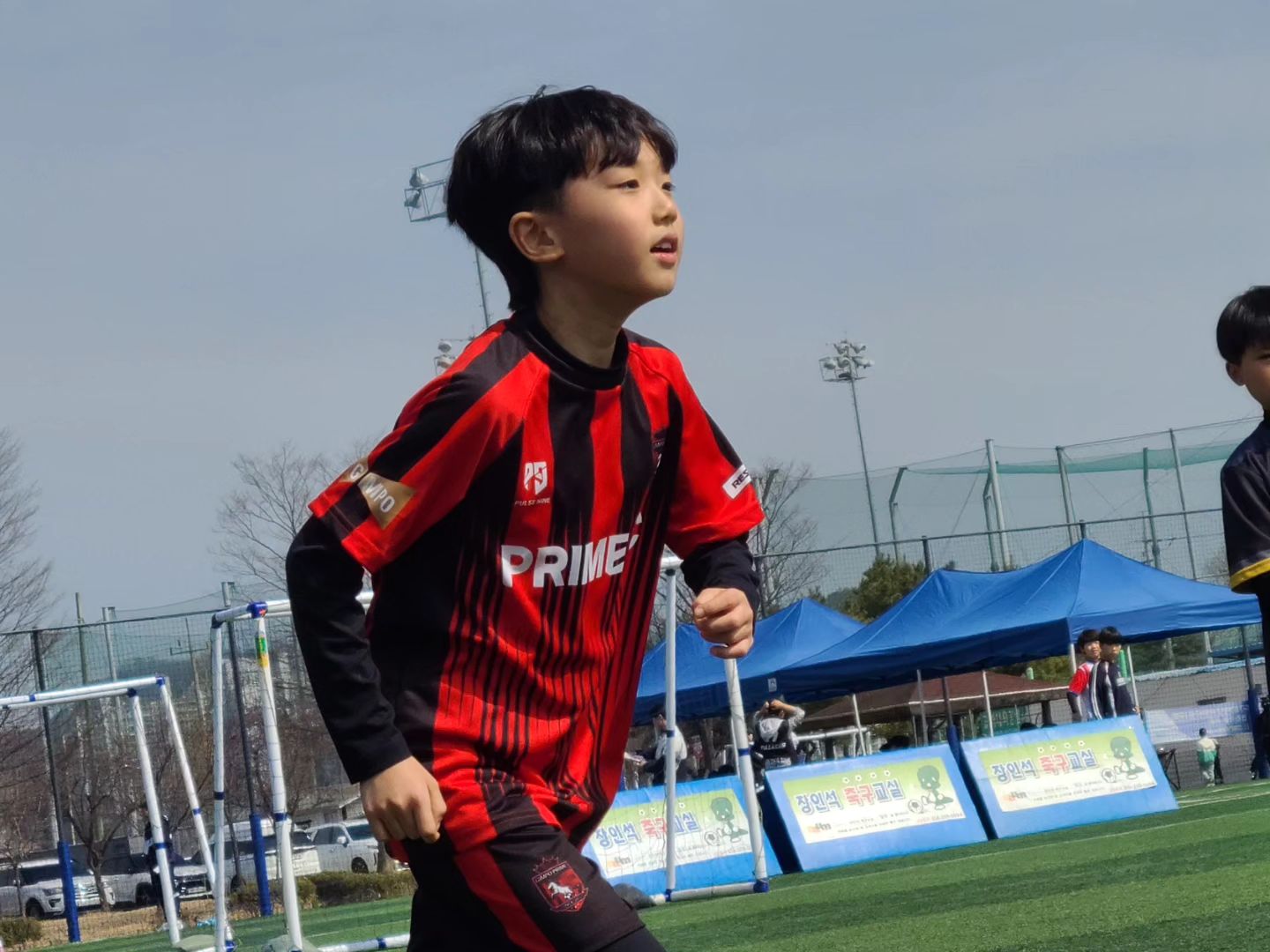 .

지난 주말 #파주교하체육공원 

오랜만에 나간 #축구시합⚽️ 

때마침 새 유니폼까지 나오구 
날씨도 너무 좋고
거기에 모두들 놀란 드리블 실력에 #수훈선수 상까지 타고 🫶

#잘했어 #우리아들❤️