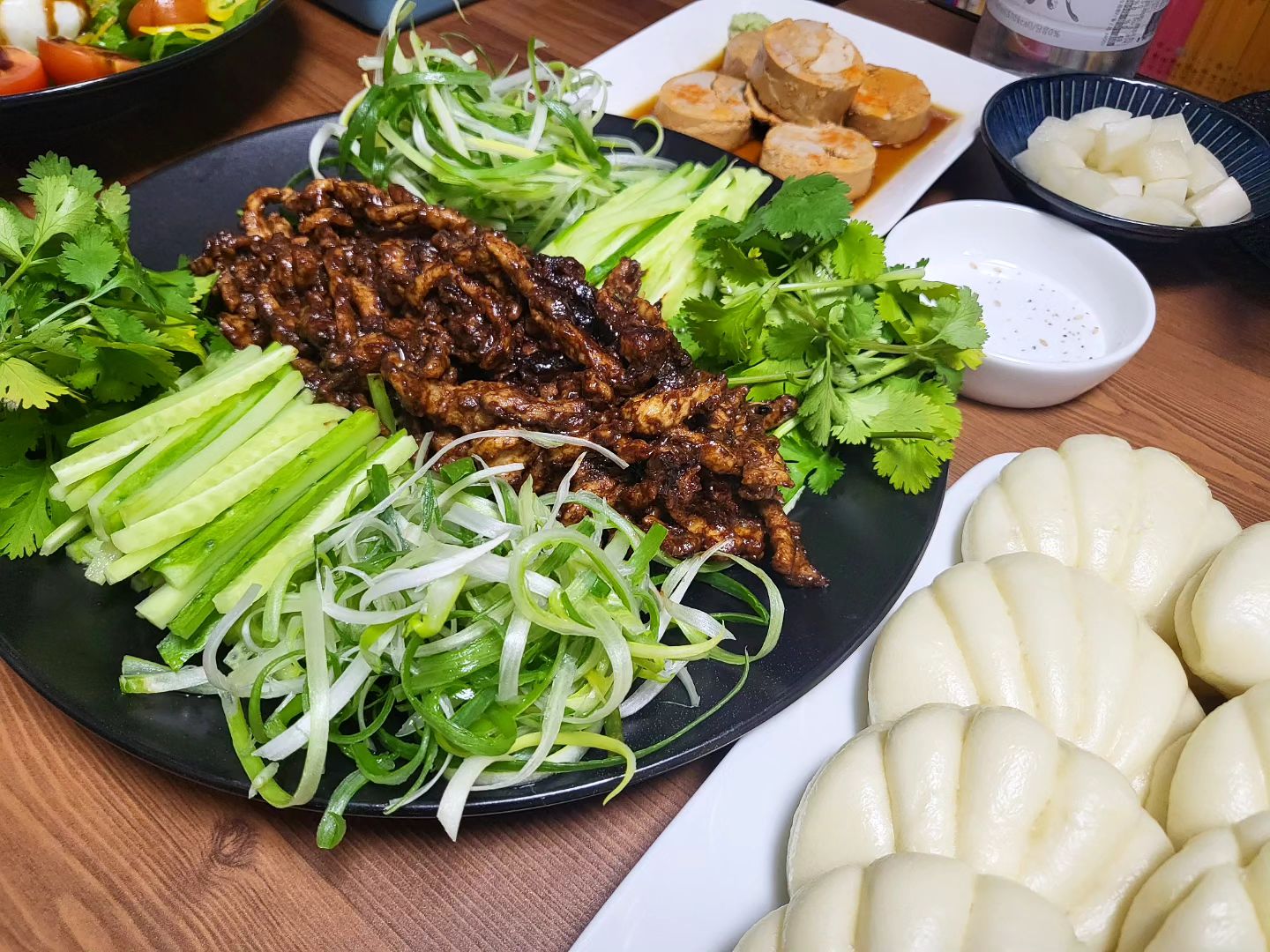 후후
오랜만에 만든 경장육사와
여보가 먹고싶다던 빨판 볶음 첫도전은 성공적😘
이번 손님상도 완판(?)