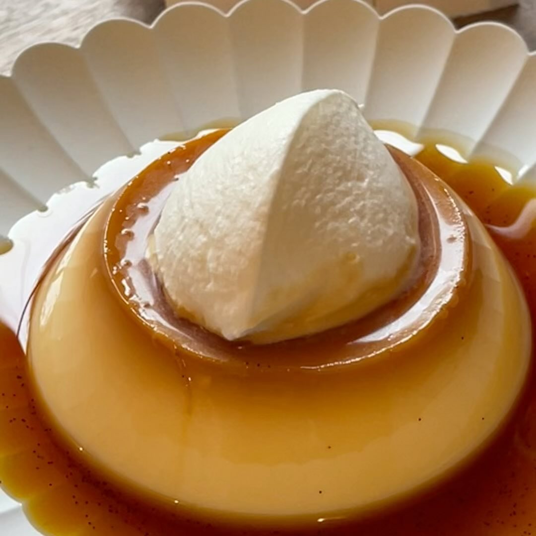 🍮연남동 푸딩맛집 목화씨라운지🍮

계란찜 먹는 듯한 부들부들 식감과 적당한 달달함에 
마지막까지 물리지 않고 먹을 수 있었다.
맛있어서 순삭이니 1인 1푸딩 추천..☺️

🚫노트북 사용 불가라는 점은 참고!
.
.
#연남동#연남동카페#홍대카페#연남동푸딩#연남동디저트#홍대푸딩#홍대디저트#목화씨라운지#연남동목화씨라운지#홍대목화씨라운지#먹스타맞팔#먹스타그램#카페추천#서울카페#일상#카페탐방#pudding#food#dessert#cafe#푸드노트_연남동