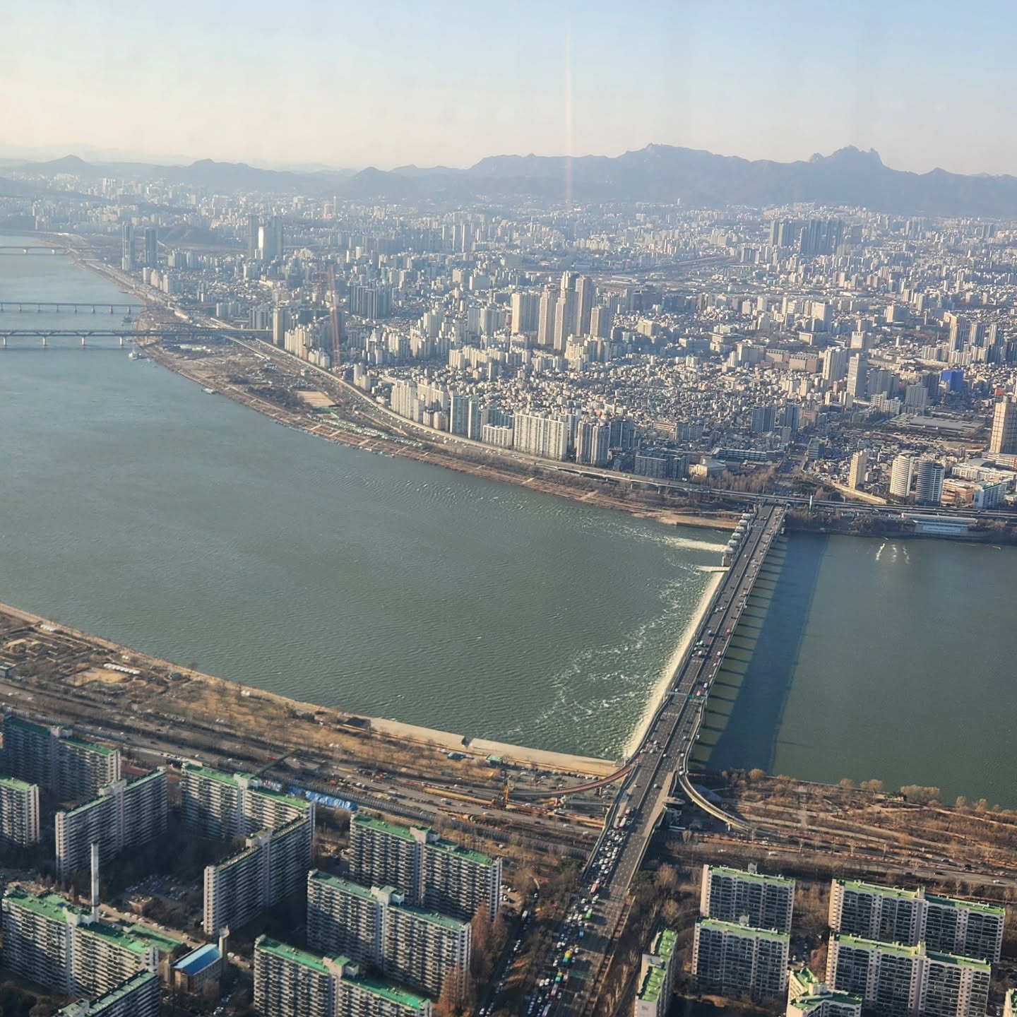 점슴 먹고..엄마아빠랑 누나네식구들이랑..롯데타워..
높다 높다..올라가는데 줄~~~~너무길다..
저녁은 불로동와서 꼬기!!
삼겹살에 뒤고기에 막창에 가리비에 라면까지!!
웨이팅이. 길지만 너무 조타~

#롯데타워 #인천맛집 #서구맛집 #불로동맛집 #고기맛집
#을지로연탄구이 #항정맛집 #가리비구이 #해물라면
#JMT #먹스타그램 #지구별외계인 #맛스타그램 #맞좋아요 
#인친 #선팔하면맞팔 #선팔 언팔 #언팔체크함