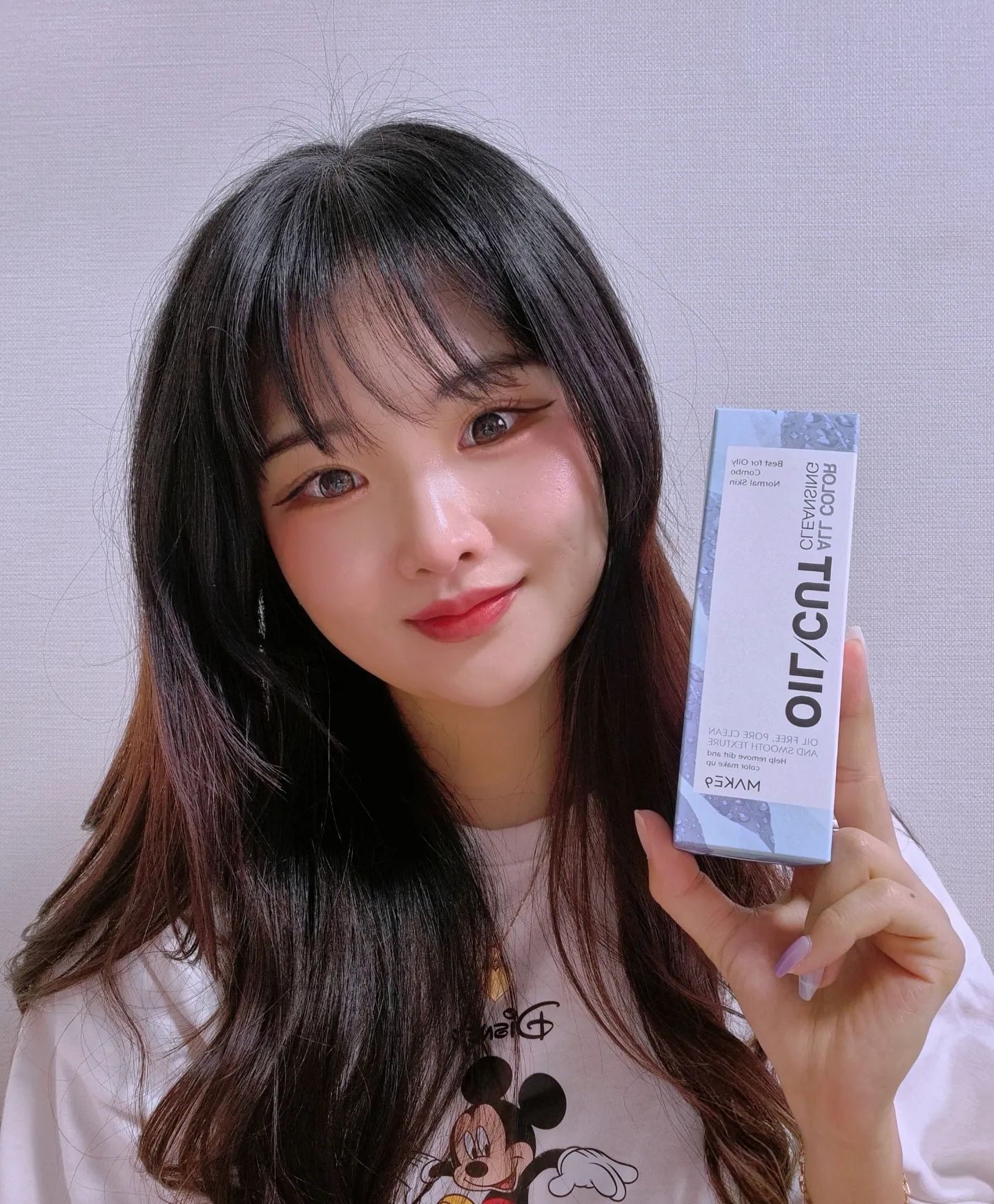 #리뷰 #협찬

피부관리는
#오일컷클렌징 

피부에는 클렌징이 가장 중요한 거 아시죠?
제가 사용 해 본 클렌징 중에
가장 좋았던 것 같아요!!
몇 번 문질문질에 싹 지워지니까👍

#메이크나인
#오일컷올컬러클렌징

✔️모두 다 지워져요!!
워터프루프 제품까지 쉽게 지워주더라고요. 아이리무버 필요없이 색조화장도 모두 깨끗이 지워져요.
✔️수분감이 남아있어요!!
클렌징하고 물로 씻어내거나 티슈로 닦아줘서 땡김이 전혀 없어요. 촉촉하고 매끈함이 느껴져요.
✔️팩 효과 있어요!!
진정,보습,항산화까지 한 번에 해결 해 준다고 해요.

#클렌징 #클렌징오일 #오일클렌징 #클렌징추천 #오일클렌징추천 #클렌저 #클렌저추천 #워터프루프클렌징 #화장품 #미용 #피부 #피부관리 #피부보습 #피부진정 #피부항산화 #피부수분 #아이리무버 #리무버 #피부클렌징 #오일컷 광고협찬 #리뷰작성 #15그램 #인스타 #인스타그램 #율꽁이