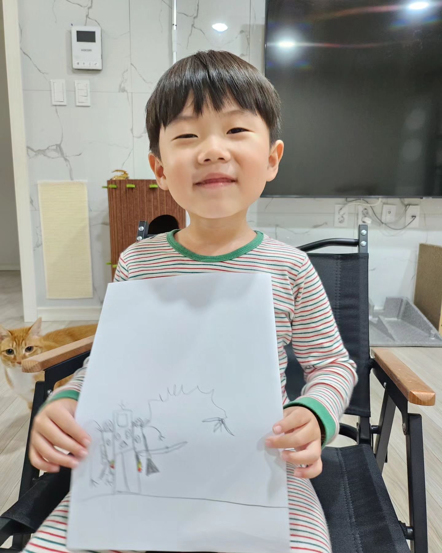 요새 왜이리 귀엽니...😍
 
타이탄 TV맨 레이저 보스라고 함.ㅋ
 
고기 먹고 나와서 기분좋은 상태ㅋ

 

 
#6세아들 #타이탄티비맨 #육아일상기록