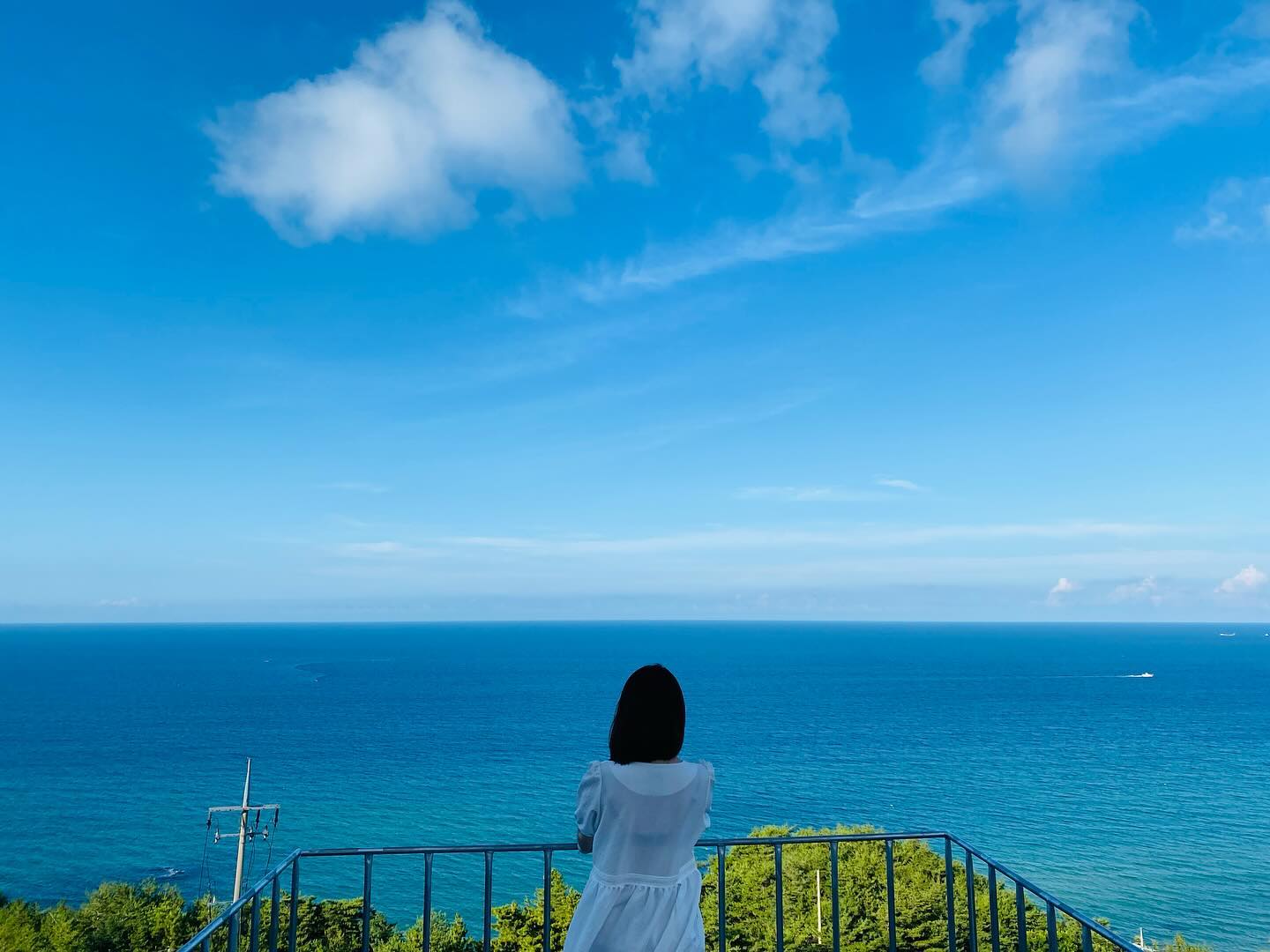 어쩌다 보니 넘 오랜만이네요 !!
⠀
⠀
당분간 못 올렸던 강릉 사진을 올려볼게요 🧡
⠀
⠀
울님들 ,, 선업튀 다 보셨죠?
저 뒷북 제대로 치는중ㅋㅋㅋㅋㅋㅋ
⠀
⠀
3일 컷으로 몰아보고 선재앓이 심하게 하는 중이에요,,
⠀
⠀
원래 보조개 있는 남자랑 웃는 거 예쁘고 선한 사람 좋아하는데
진짜 무슨일 인지 빠져나오지 못하고 있어요🫠
⠀
⠀
심성이 너무 곱고 착한 사람인 것 같아
더 매력 있는 것 같아요..
⠀
⠀
알고리즘도 진짜 선재뿐ㅋㅋㅋㅋ
저만 이런 거 아니죠 ㅠㅠㅠㅠㅠㅠ
⠀
⠀
선재 사랑해 ..♥️

#혜야_양양👧🏻 
⠀