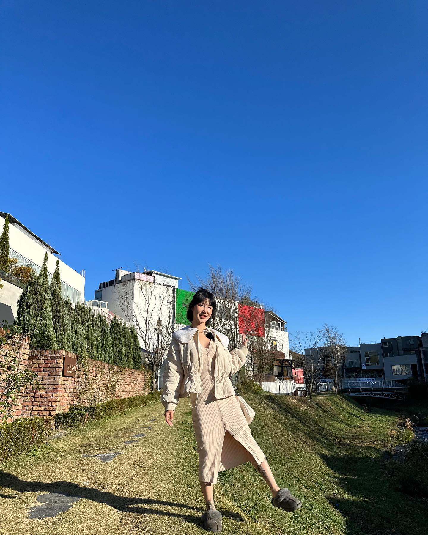 날씨가 승아같군 🦋🩵

#파주 #카페 #데일리 #ootd #cafe #헤이리마을 #파주가볼만한곳 #파주카페 #photooftheday #photo #life #instalike #selfie #instadaily #style #전신샷 #커플 #couple #동화
