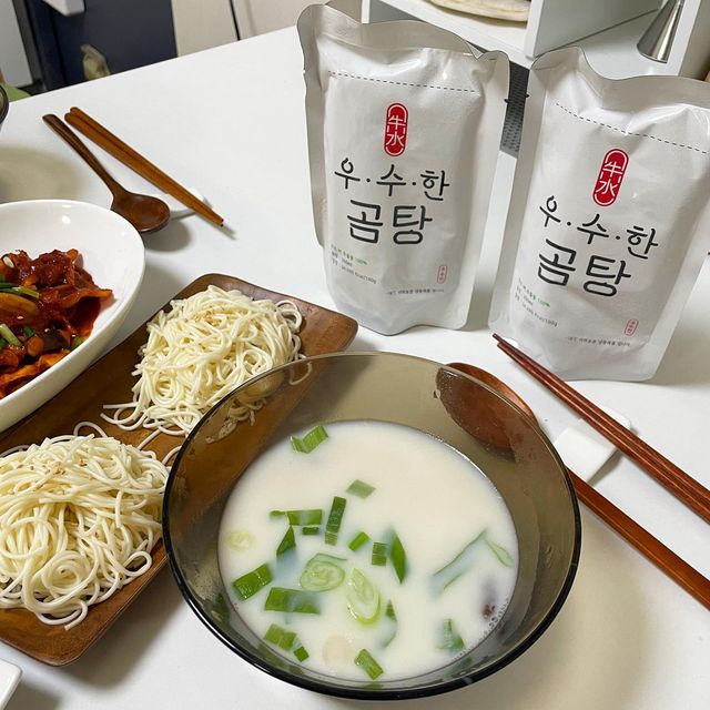 언덕집 on Instagram: "#협찬 여러분 찐곰탕 발견이여…🥹✨ . 지금껏 먹었던 곰탕은 곰탕이 아니더라구요? 한우곰탕이라 그런지 국물이 진-하고 고소해요!! . 오빠랑 먹는내내 캬- 와- 감탄 하
