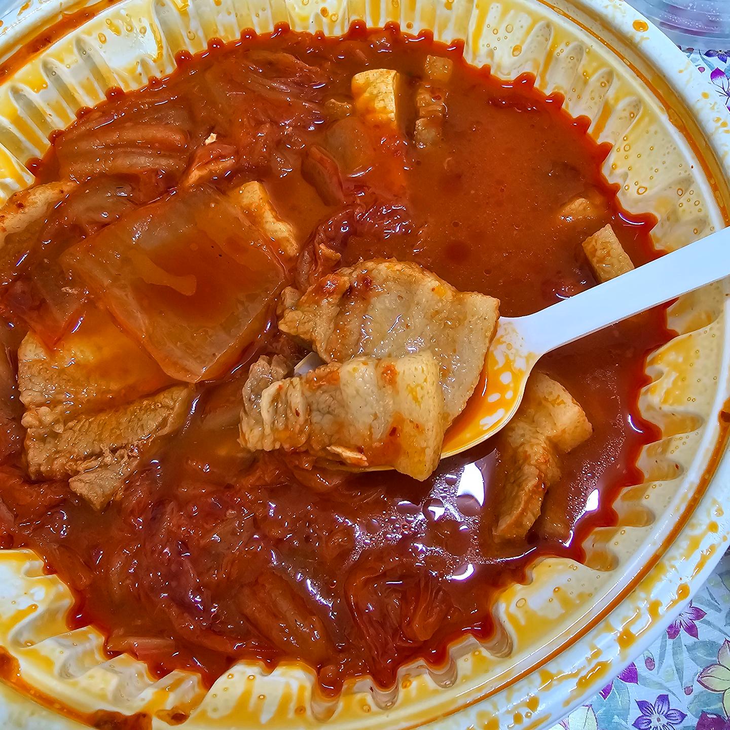 김치찌개에 삼겹살 들어가는거 너무좋아!!!
.
#김치찌개 #돼지고기김치찌개 #삼겹살김치찌개 #먹스타그램 #맛스타 #배달음식추천 #한식추천 #저녁메뉴추천 #저메추 #소주안주추천 #한국인소울푸드