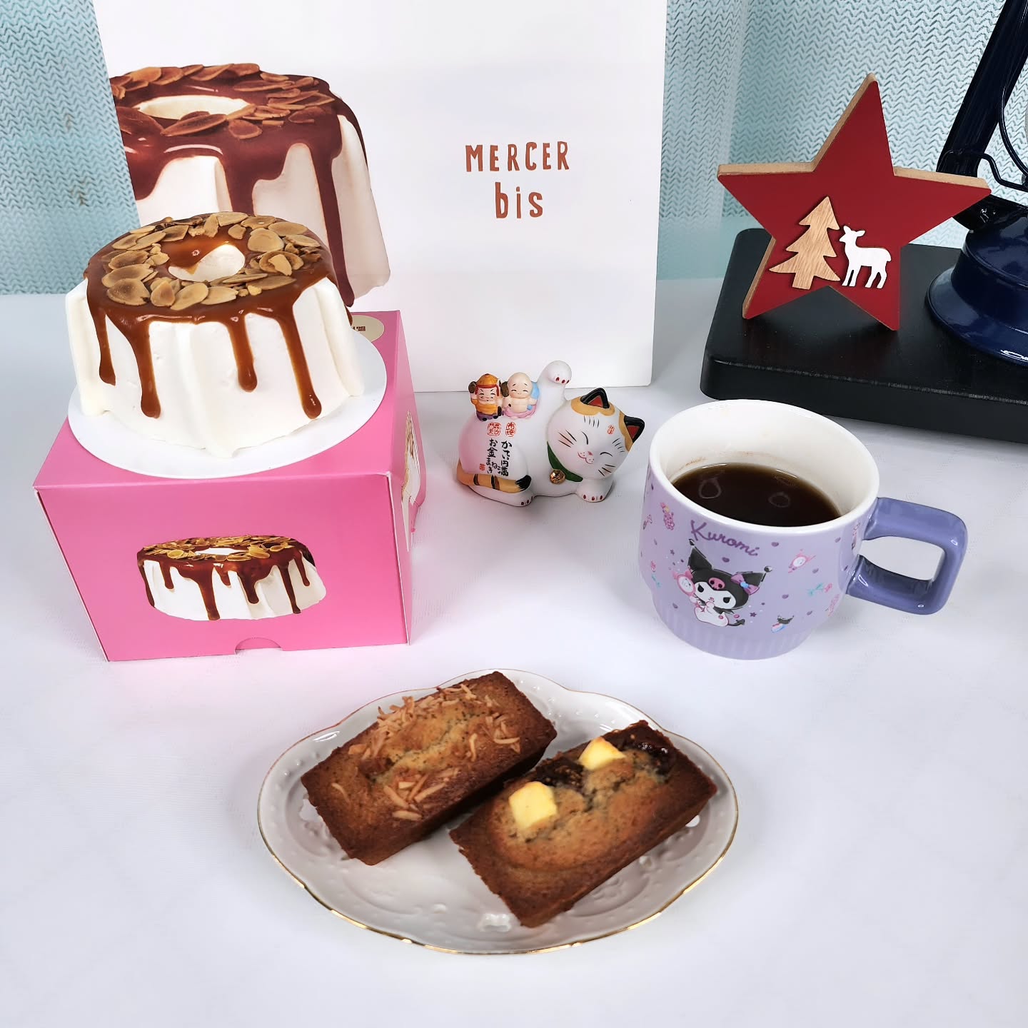 #협찬 [잠실]마사비스 롯데월드몰 팝업스토어

주말에 아이들과 잠실 롯데월드몰 놀러갔다가 핫플 발견했어요
마사비스 팝업스토어가 있더라구요

얼마전에 마사비스 케익 먹어보고 완전 반했는데
롯데월드몰에 팝업스토어가 생겼네요😍

마사비스는 일본 도쿄에서 온 파티쉐가 인공적인 첨가물은 사용하지 않고 계란 흰자만으로 만든 쉬폰케익이 유명한데요

한입 먹어보면 
입안에서 사르르 녹는 생크림과 휘핑크림이 쉬폰빵에 어우러져
극강의 부드러움과 ‘폭신폭신 쫄깃쫄깃한 식감’을 느낄 수 있네요

핫플 발견기념으로 캐러멜 쉬폰케이크S 와 휘낭시에 구매했어요

마사비스 팝업매장 운영기간 : 
2024년 12월 3일~2025년 1월 2일

주소:
서울 송파구 올림픽로 300 (신천동,롯데월드타워앤드롯데월드몰) 

mercerbis_korea

#협찬 #마사비스 #크리스마스케이크 #쉬폰케이크 #연말선물 #마사비스롯데월드몰점 #롯데월드몰 #연말케이크 #mercerbis #휘낭시에 #캐러멜 #핫플 #연말데이트