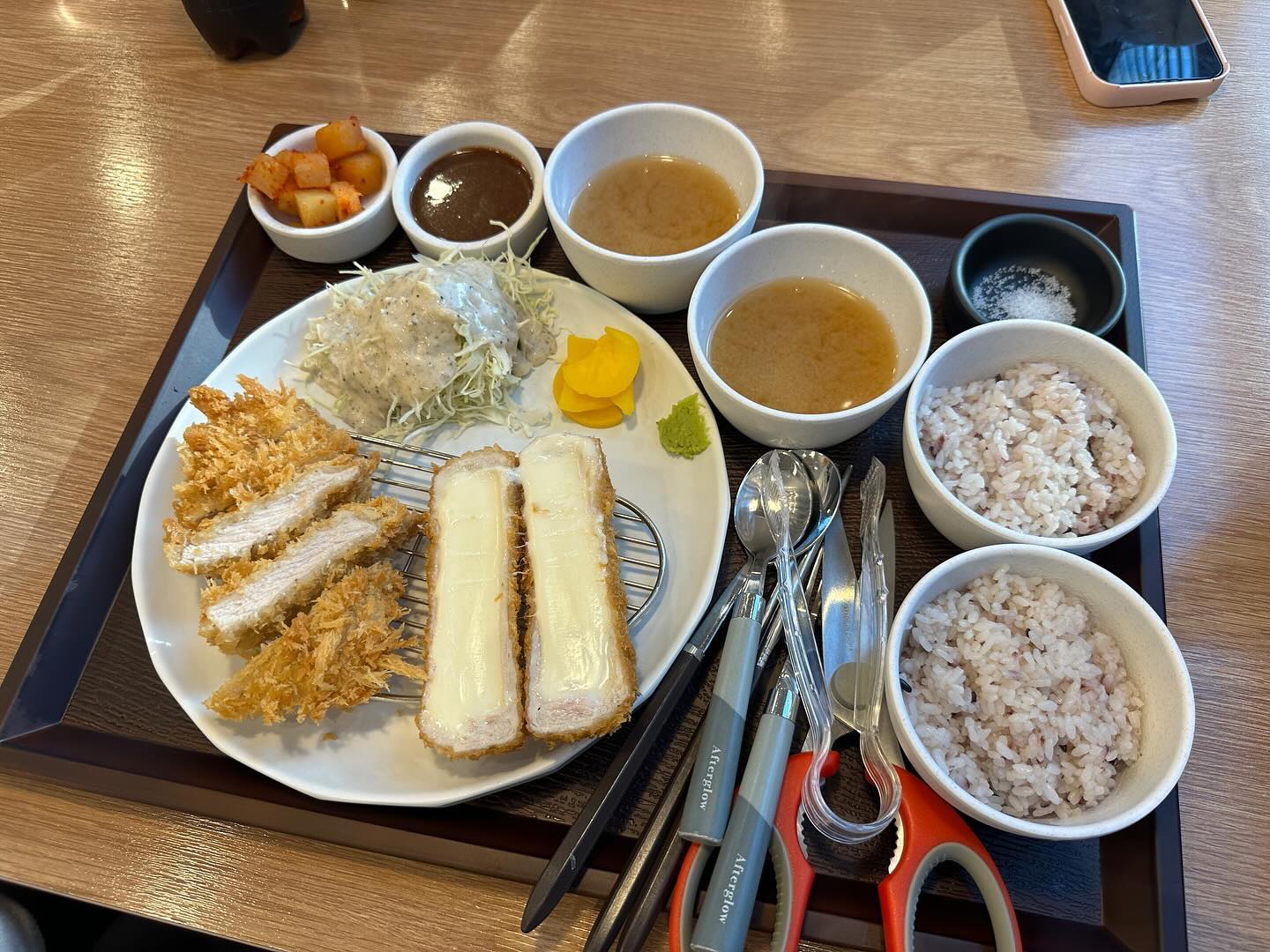 🍽️ #댄스 선생님이랑 #명성가츠 에서 돈까스 먹은 날 🙂
애기랑 정신 없었지만 잘 먹었다! 사장님 너무 친절하셔요, 애기도 잘 챙겨주셔서 감사했어요❤️ (애기 밥, 국 서비스 주심😭)

#행복얼라이언스 #행복두끼챌린지 #도전기부왕6기 
happyalliance_official