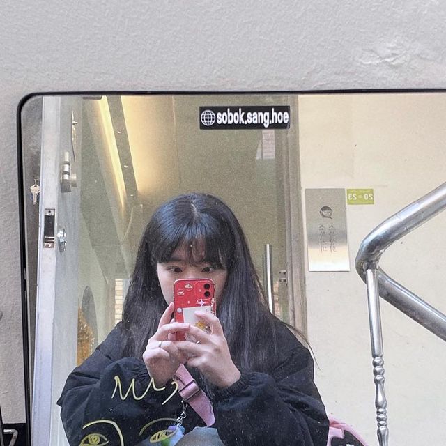 𝕞𝕚𝕟 on Instagram: "#광고#제품협찬 행궁둥이와 가까운 영화동에 위치한 조용한 커피와 잡화점 ‘소복상회’ 와인, 귀여운 소품들뿐만 아니라 빈티지 의류까지 있어 구경하는 재미가 있는