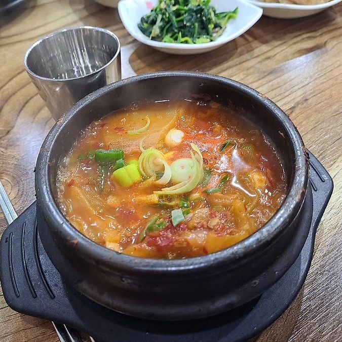 달달구리 김치찌개!!😋

#부천맛집 #조선된장 #김치찌개