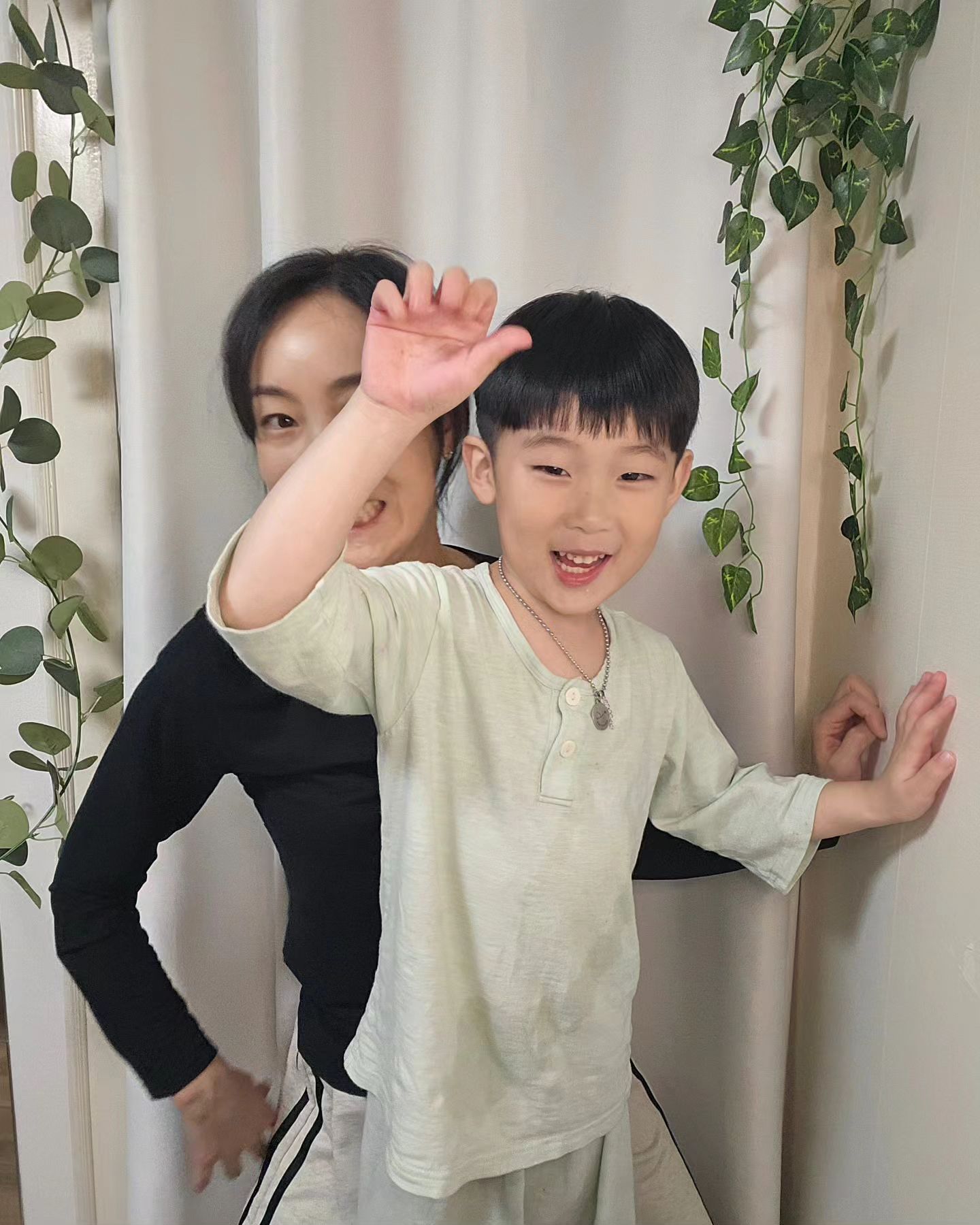 .
ㅋㅋㅋㅋ어쩐일이야🤣
나 진짜 곧쓰러질꺼같이 생겼네ㅋㅋㅋ
와 감기가 일주일째 나을기미가 1도안보임🤧
방한쪽 구석을 3일에 걸쳐서 치우고 꾸몄다ㅋ
드뎌 거이완성 되어가는 셀카존🩵
.
.
#📸#셀카존#아들이랑엄마