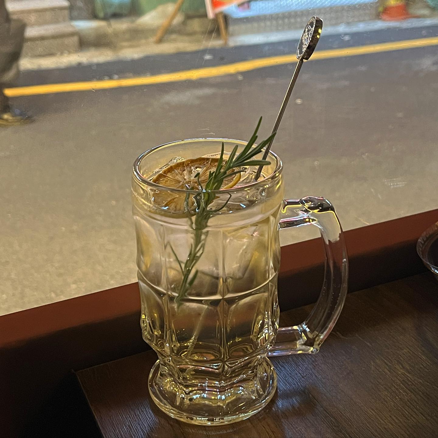 #반향 폼미쳤다 ,, 
순두부전골 얼큰하니 ㄹㅇ소주 술술 들어가는 맛 우동사리도 기본으로 나오는데 야채랑 우삼겹이랑 호로록하면 굿굿 우비쫄에 우삼겹 양이 쫄면보다 더 많움 ;; 양념 새콤달콤매콤 다하는데 감질맛까지 나서 순삭해버려따 
스키야끼도 마싯다는데 담에 또 가야징 🤍

#사상술집 #사상술집추천 #사상반향 #부산술집 #부산술집추천