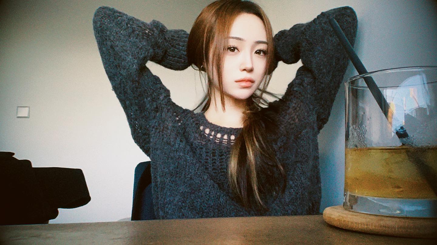 -
청춘이 남기고 간 의미 일테니
훨훨 날아가자구요 !
.
.
.
🎧 추억은 한 편의 산문집이 되어 - 신지훈