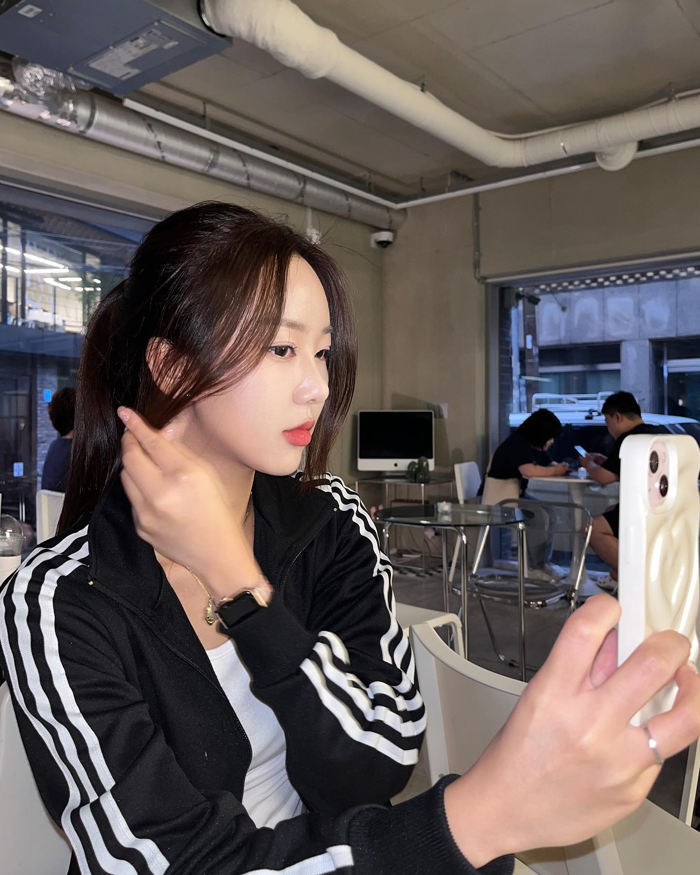 오늘은 검정색의 ❤︎를 보내 ➿