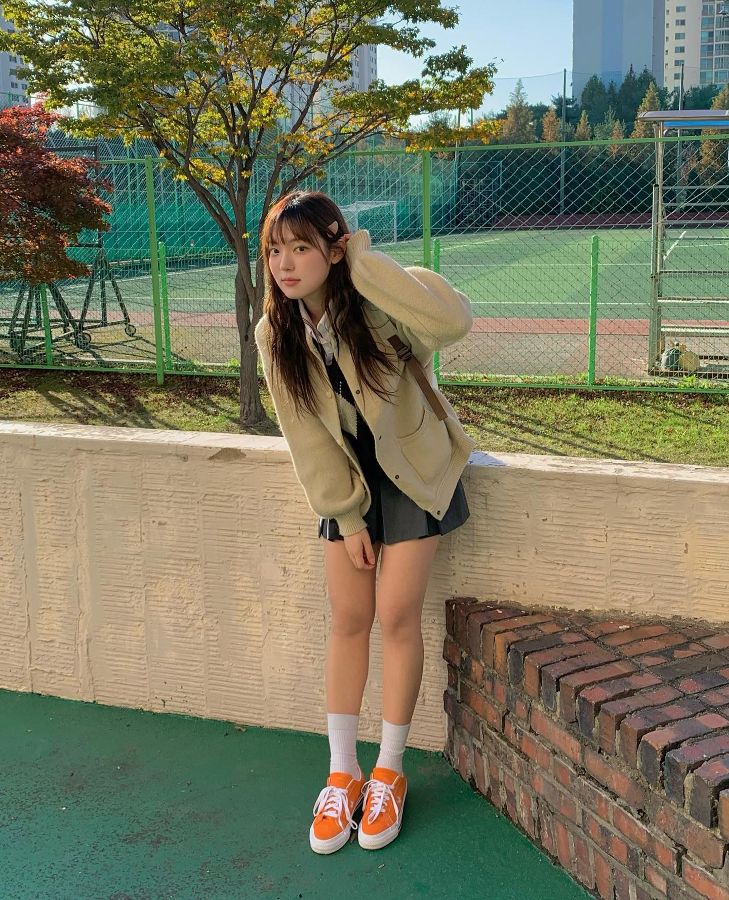 #광고 선배 저 밥사주세용(๑˃̵ᴗ˂̵)!! 할 것만 같은 상큼한 새내기로 만들어쥬는 converse_kr 원스타 프로 오렌지 등쟝..🧡 군더더기없이 깔끔한 디쟌에 컨버스 시그니처 스타 로고가 콕 박혀이쏘소 프레피룩에 포인트 주기 딱이쟈나🌟 무신사에서 다른 컬러도 확인해볼 수 있다구요!! 역시 무신사가 짱이양 😖🖤