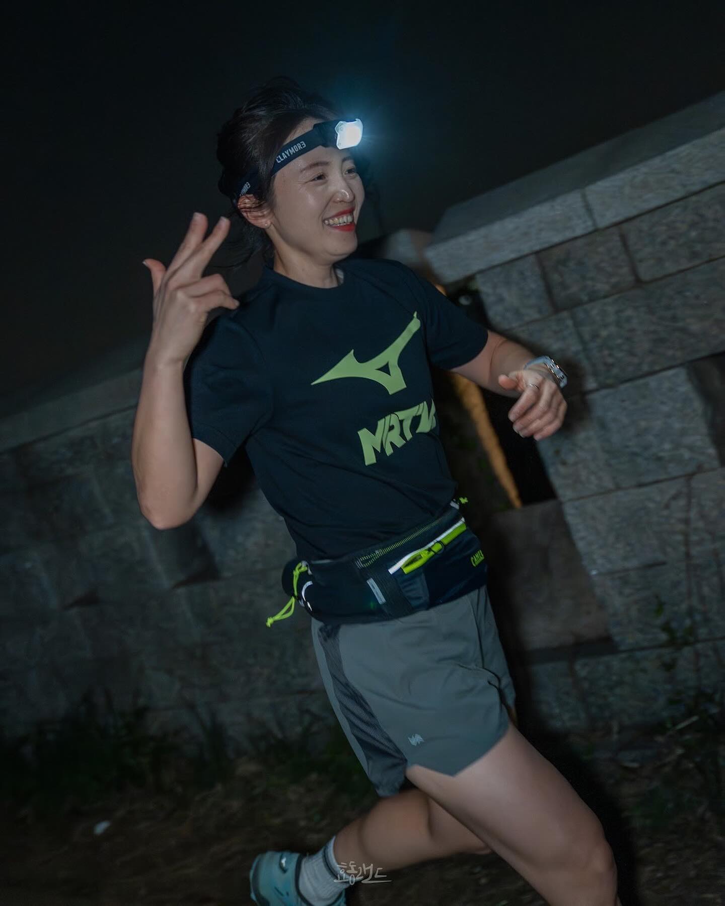 ⛰️🌃🏃🏻‍♀️🏃🏻‍♀️
이번 미준호씨는 인왕산 트레일러닝 야등 
미세먼지 있었지만 날도 선선하고 딱 기분좋은 
야등이어따...✨

끝나고 먹은 목살구이.. 찐맛있었고 
수다도 즐거웠어용😆

📸 hdongstar #효동랜드 

#MRTK #MRTK_WTR #MRTKOREA #미즈노러닝팀코리아
 #미즈노러닝 #러닝 #달리기 #running