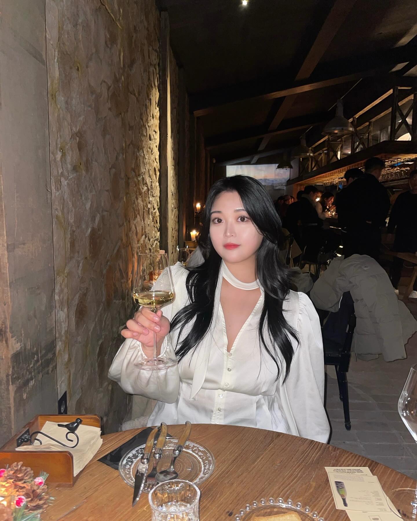 와인 한잔에 온 몸이 빨개지는 사람🍷❤️‍🔥
이제 올리는 맛있었던 크리스마스 이브😋
(모두 해삐 뉴이어!)