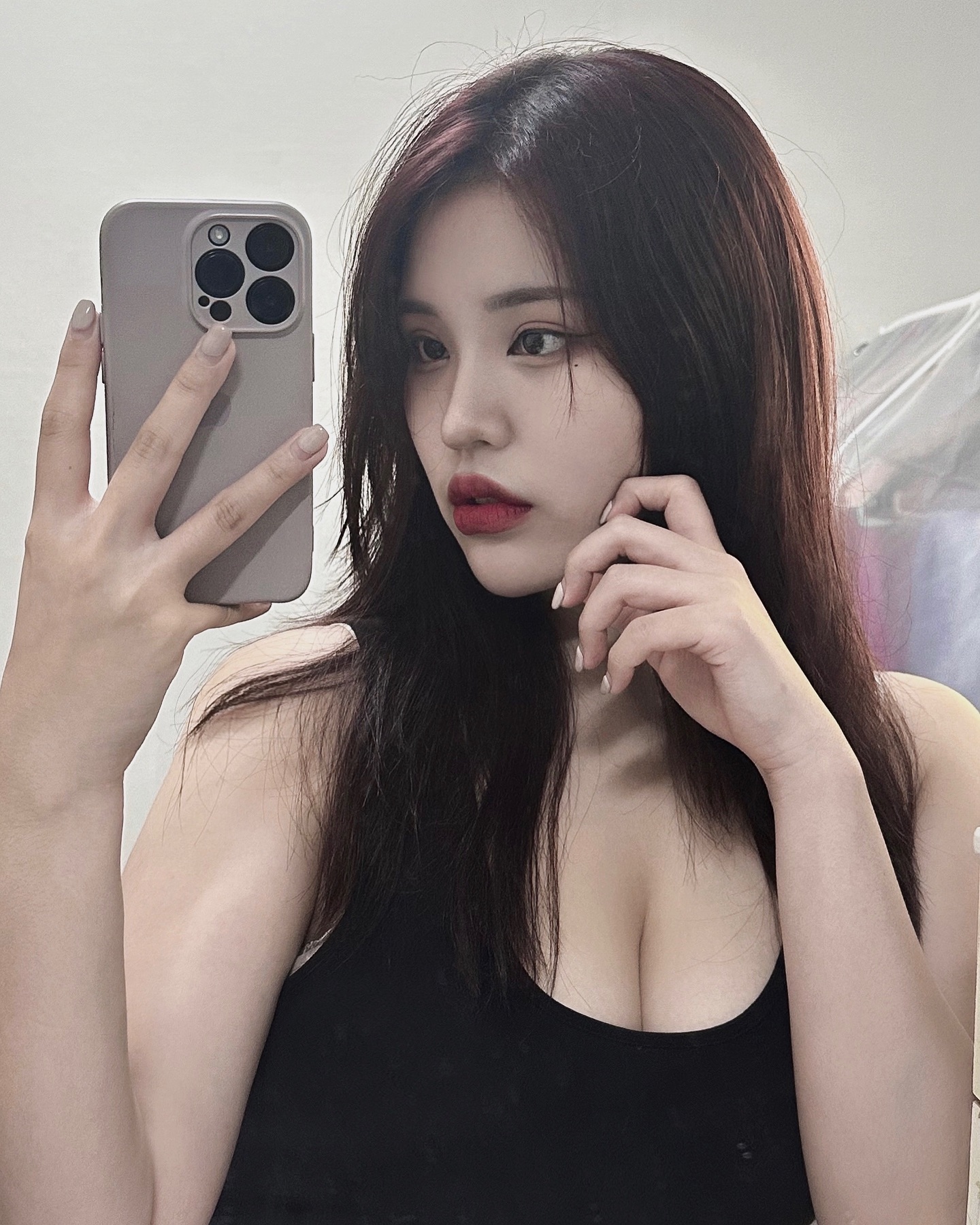 머리 와인색 많이 빠졌는데, 다시 레드나나로 돌아갈까 말까