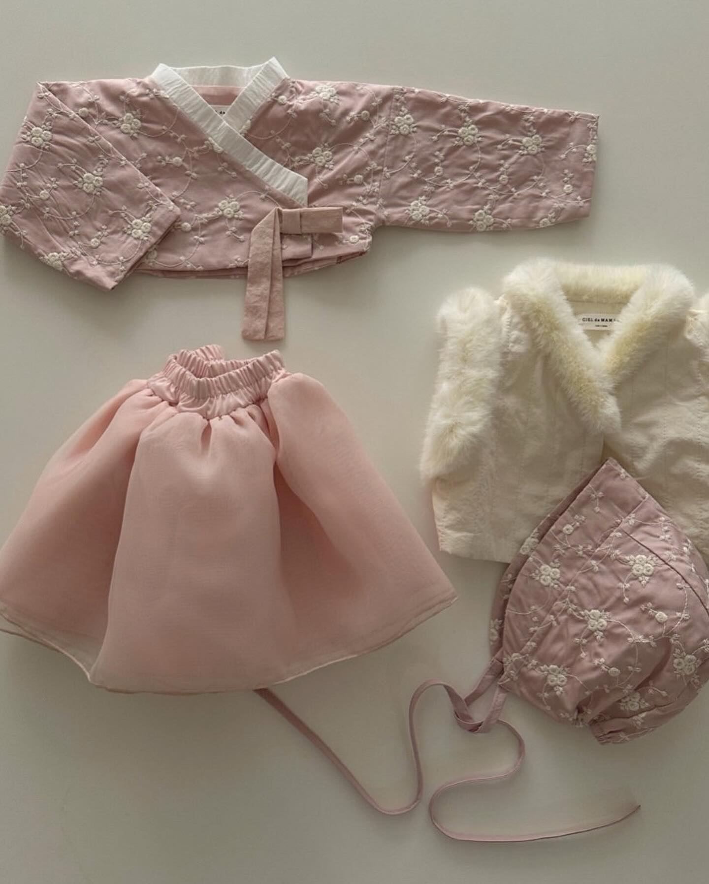 Baby라인 한복💛🩷
감성충만 졸귀탱🩷💛