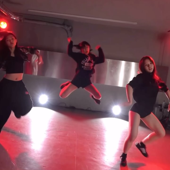 엄마 나 날아🎄🪽
🧠 liny__kr 
🎵 beyonce #MiGente

#linychoreography #07