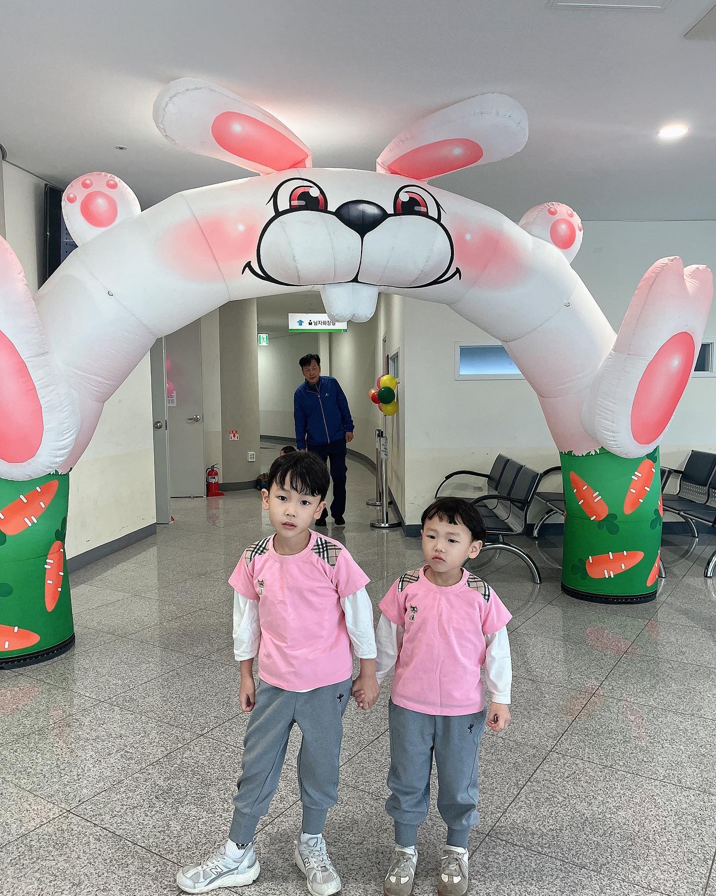 #뿌리깊은경진 운동회💗
승부욕 강한 우주랑 우진이
열심히 하는 모습에 엄마빠 완전 뭉클..🥹
짜란다 짜란다 짜란다 ~~ !!