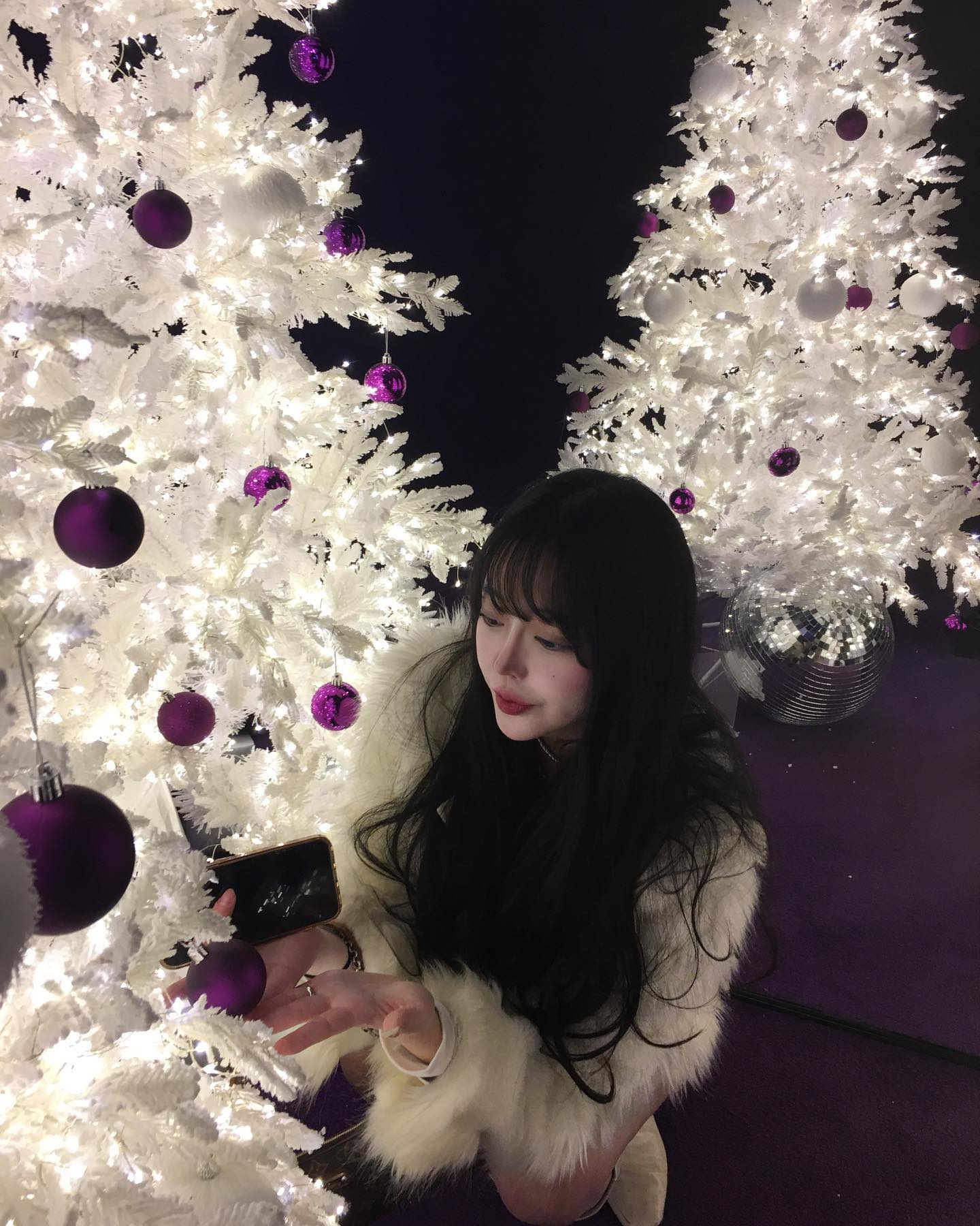 다사다난 했던 2023년 ✈️
인간 역마살 옷응은 아니랄까 봐 이번 연도에만 
수원 목포 제주에서 살아보고 인생 두 번째 서울 살이 중
열여덟 번의 비행 중에 여섯 번의 상해 여행도 잘 마치고
살면서 처음으로 왔었던 번아웃 시기도 극복해버려따
재밌던 일 행복했던 일 가득했던 나의 반오십도 끝 !
2024년엔 마음도 통장도 더욱 풍족한 해가 되길 
항상 내 옆의 소중한 사람들 모두 다 사랑해요 해피뉴열 🙇🏻‍♀️💜💜