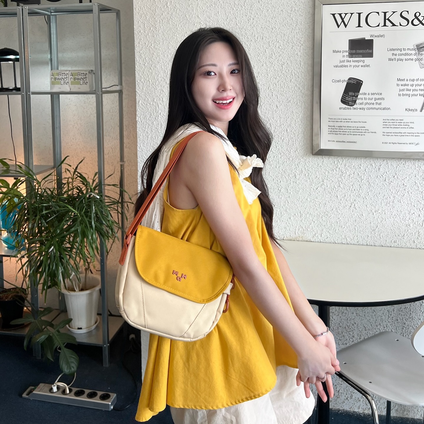 #협찬 

디자인, 색상 다 완벽한 마흐 영셔틀 크로스백💛 
캐주얼한 데일리가방으로 미니백 추천합니당(๑˃̵ᴗ˂̵)

웨빙스트랩으로 코디에 맞게 길이를 자유자재로 조절해서 포인트 주기 딱 좋아요:)

#마흐 #마흐가방 #mahbag #mah_korea #데일리크로스백 #크로스백추천 #여성크로스백 #미니백