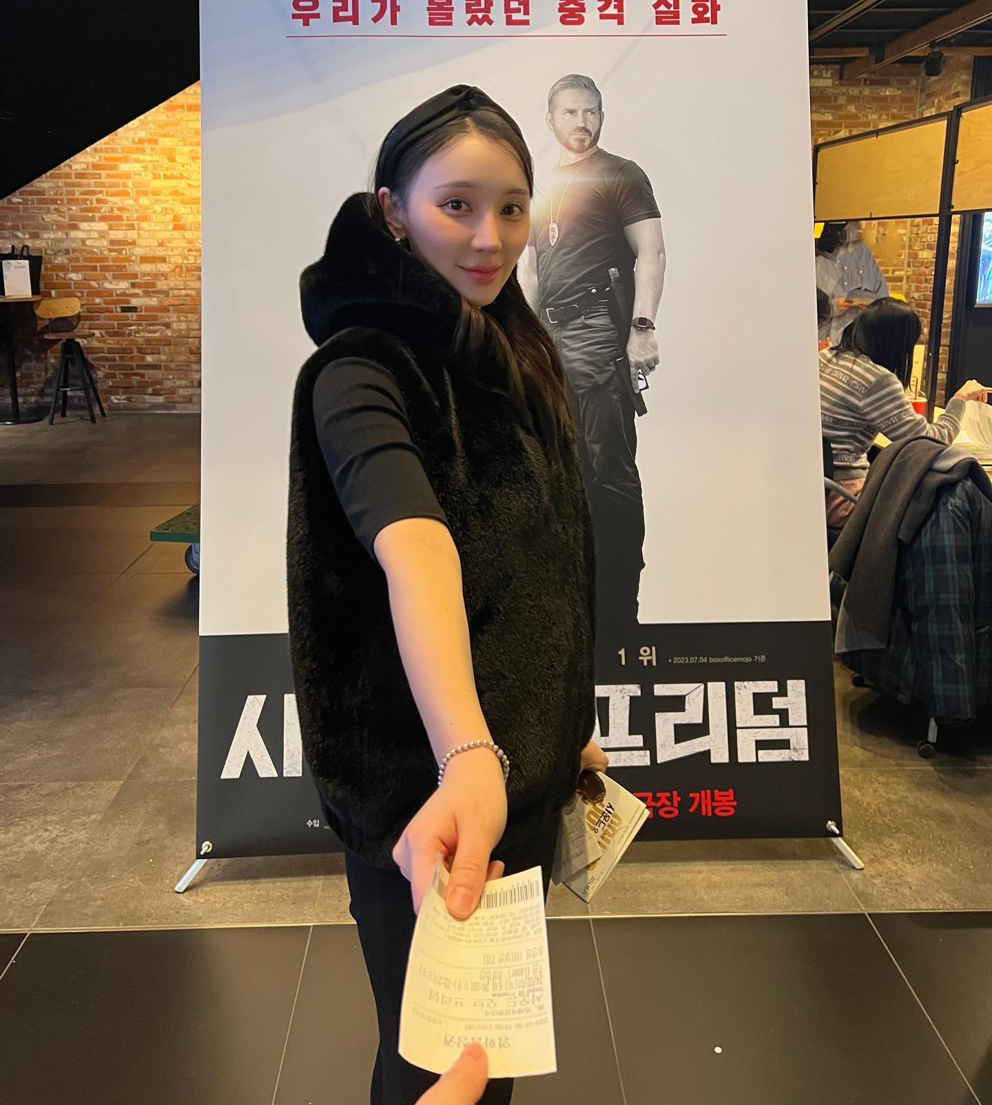 #광고 

영화 <사운드 오브 프리덤> 시사회 다녀왔어요 #릴레이티켓 #바통챌린지 참여!    

xohaeni 지목으로 #사운드오브프리덤 #릴레이티켓 #바통챌린지 이어갑니당🤭

북미 박스오피스 1위! 90개국 이상의 국가에서 폭발적인 흥행! 실화 범죄 영화 #사운드오브프리덤 

로튼 토마토 팝콘 지수 99% 화제의 구출 실화 영화 #사운드오브프리덤 #2월21일개봉 #릴레이티켓 #바통챌린지 #기부 #영화추천
너무 화가 나지만 꼭 봐야 하는 영화에요

릴레이티켓 시스템 처음 들어봤는데 너무 새로웠고 
좋은 기회로 볼 수 있어 감사했어요 
저도 기부하려고 합니다 :)

이 영화가 실화라니 지금도 이런 일이 일어나고 있다니 너무 끔찍해요.사라지는 아이들이 더 이상 생기지 않도록 우리 모두 관심을 가져야 할 것 같아요!

다음 릴레이티켓 바통챌린지 참여자로 haehyuneee  를 지목해용🫣❤️

#사운드오브프리덤 #릴레이티켓 #바통챌린지
#영화 #SoundofFreedom #2월21일대개봉 #기부 #영화추천 #신작영화 #2월영화 #광고
#소셜라우더