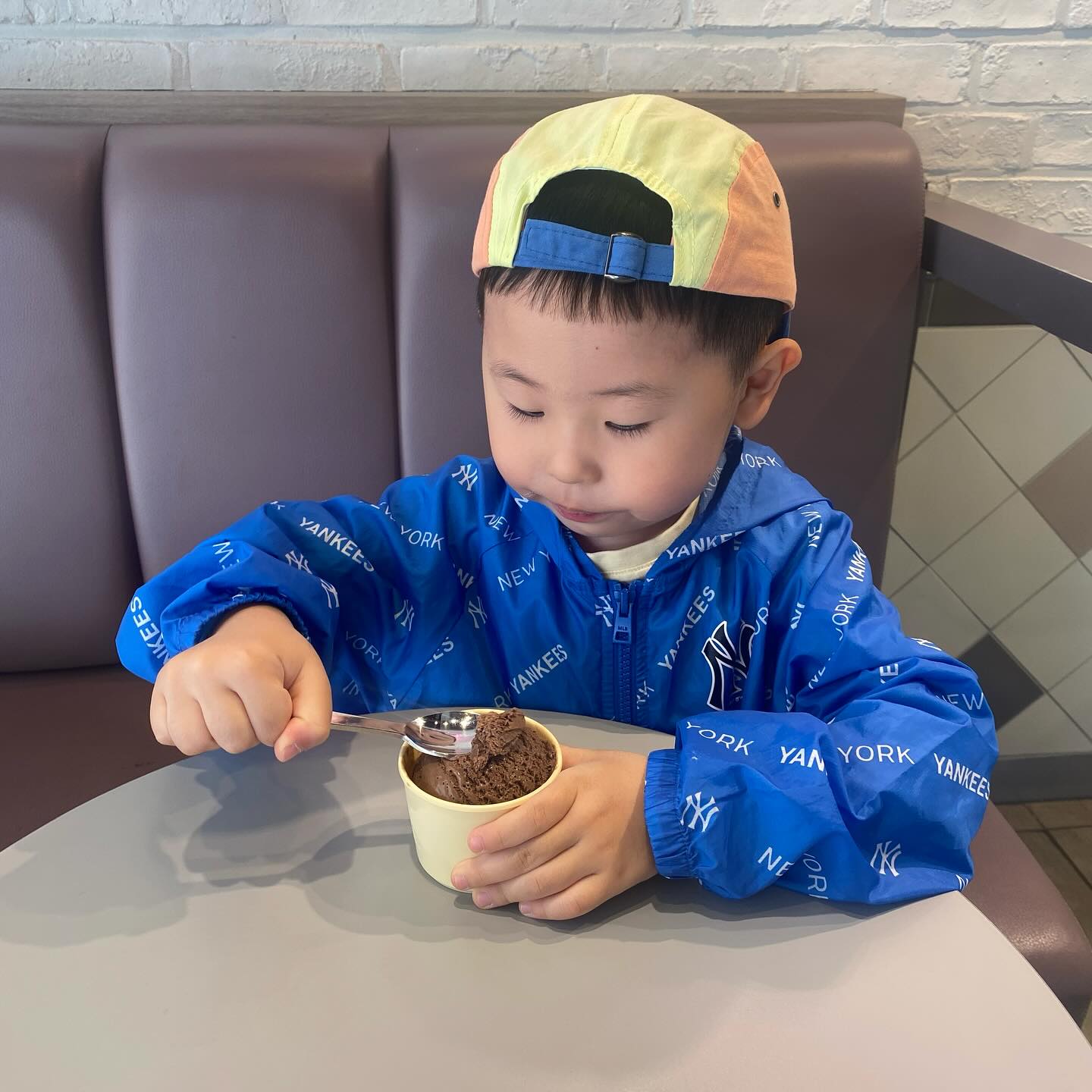 하원 후 큰아들하구
데이뚜💕
엄마 더우니까 아스크림좀 먹고 갈까? 🙄
ㅋㅋㅋㅋㅋㅋㅋㅋㅋㅋㅋㅋㅋ
ㅋㅋㅋㅋ 그래... 가야지.... ㅋㅋㅋㅋㅋㅋㅋㅋㅋㅋ
#아들하고
#데이트#베라