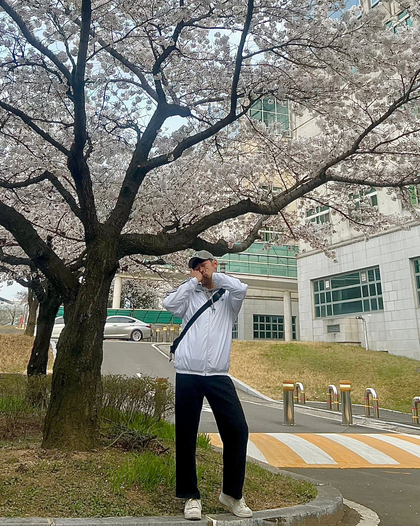 봄이 온 줄 알았더니.
내가 왔다🤪
.
.
.
#봄 #벚꽃 #대학생 #25 #인스타 #일상스타그램 #daily #likeforlikes #likeforfollow #like4likes #liker #followforfollowback #follow #followers #follow4like #follow4followback #photography #photographer #photo #instagram #instadaily #좋반 #좋아요 #좋아요반사 #맞팔 #선팔하면맞팔 #팔로미 #팔로우
