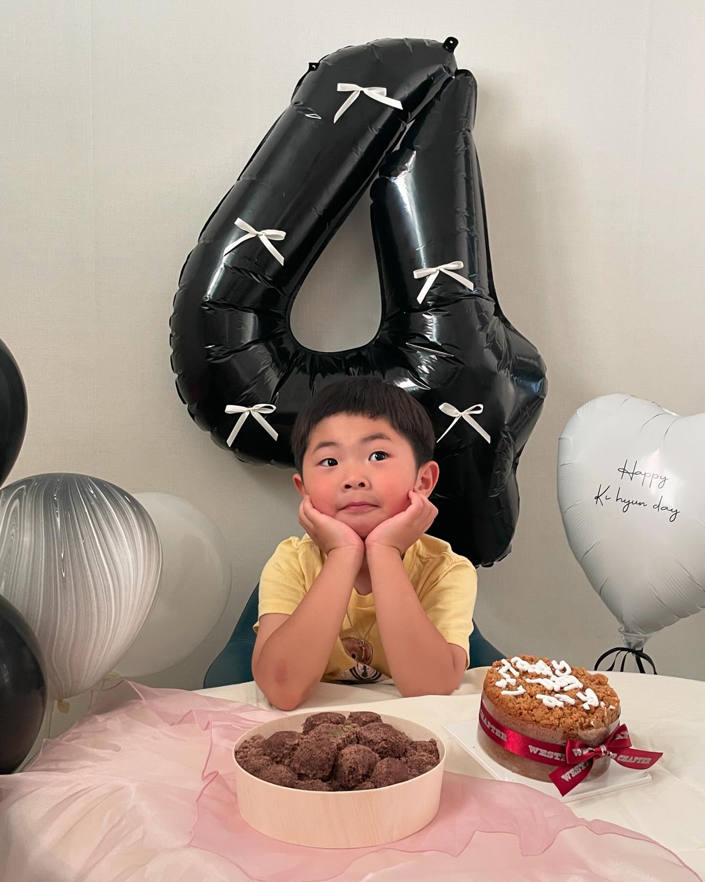 👶🏻D+1462
기현이 네번재 생일💛

기현이의 생일이자 엄마 고생한날이라고 말해준 신랑💦💛
우리 기현이 생일이라고 눈뜨자마자 자전거 사주냐고 ㅋㅋㅋㅋㅋ

내일까지 우리 가족 잘 놀다가자 ♥️
기현이 생일 덕분에 여행오고 넘 좋다 
앞으로도 건강하게 잘 자라줘 👶🏻