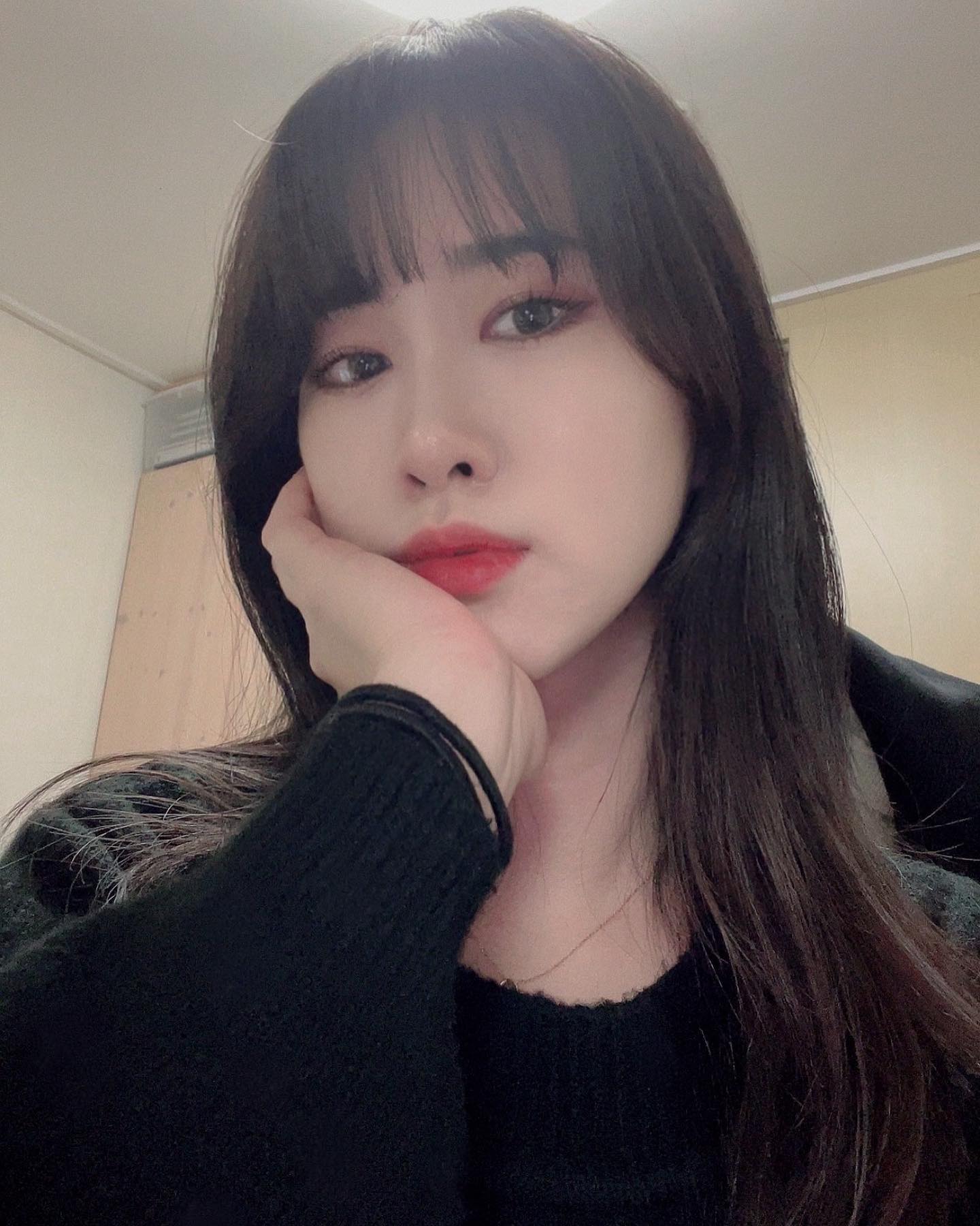 ✂️
묭실쌤이 앞머리 관리 쉽다고
이것도 못하면 삭발해야한다고 했는데
곧 삭발 해야할듯...😀
⠀
⠀
⠀
