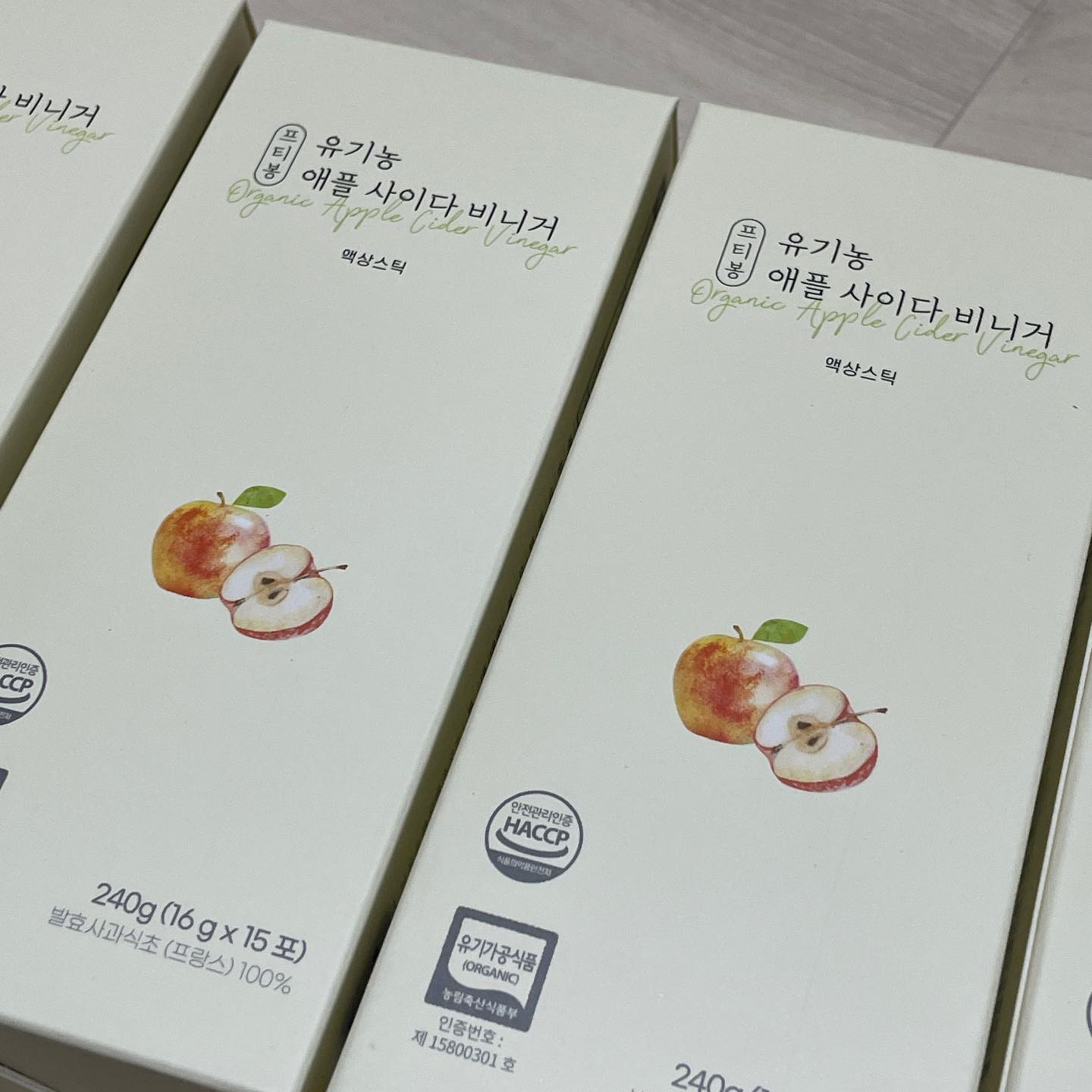 혈당관리에 힘쓰고 있는 요즘
설탕이 들어가지 않아도 맛있게 마실 수 있는 애플사이다비니거😊
더 건강하게 챙겨보자😎
-
#혈당관리 #애플사이다비니거 #식단관리 
#혈당다이어트 #식초다이어트 #약사추천템
#애플비니거 #당관리 #화이팅💪