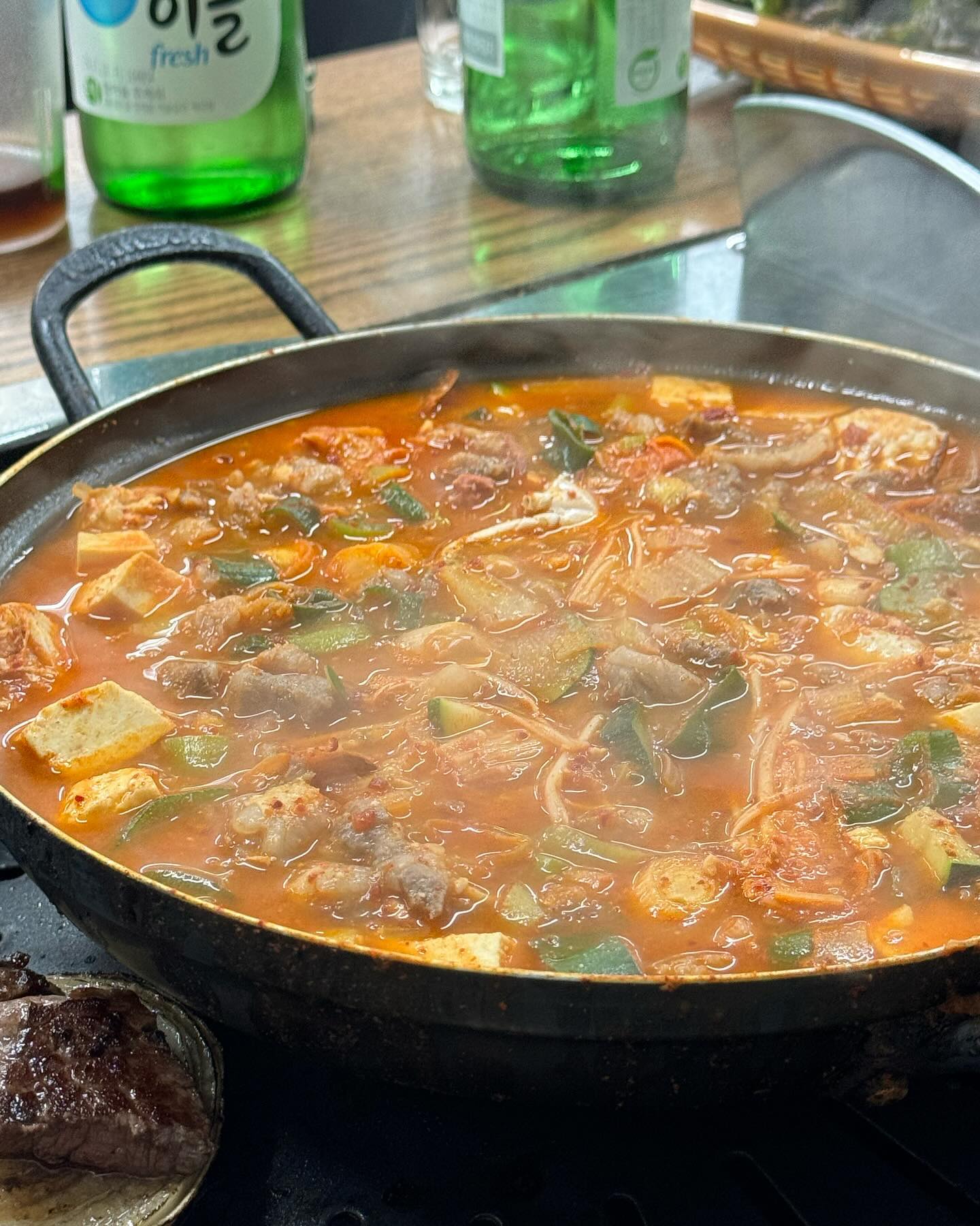 #대구 #일상 #데일리 #수성못 #지산동 #지산동맛집 #수성못맛집 #대구맛집 #대구핫플 #한우 #소고기 #한식 #된장찌개 #푸드스타그램 #먹방 #먹스타그램 #집밥 #온더테이블 #술 #소주 #한우맛집 #소고기맛집 #국밥 #해장국 #daily #foodie #foodstagram #20240119
-
반갑다 친구야
바로 어제 본 아이처럼🤭😳
.
#박현지토종한우
#박현지식육식당