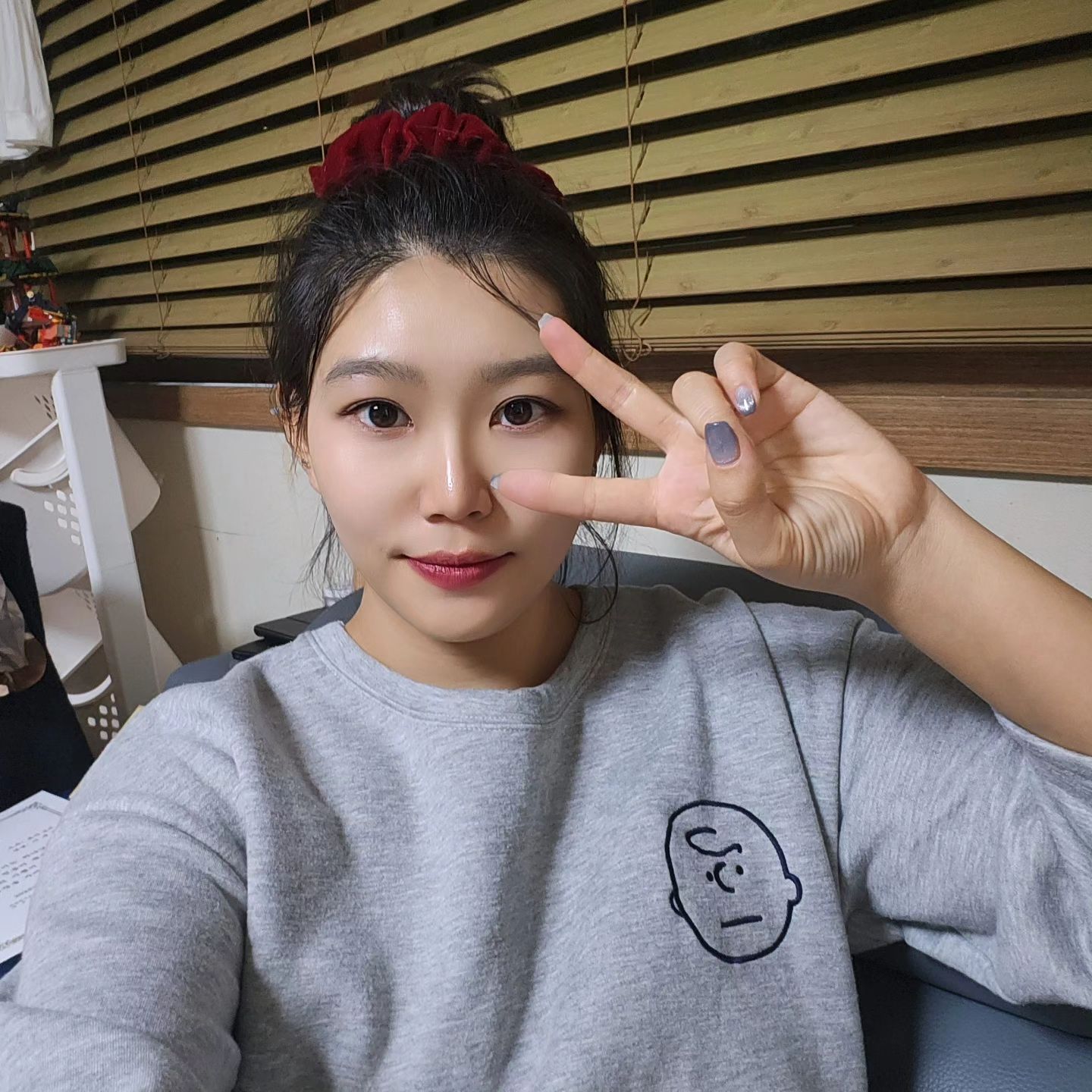 크리스마스 보낸다고

화장했는데 아까워서 한장,,

큰딸이 자기는 올리지 말래서...

스티커로 가렸다😊

해피 크리스마스 🎄