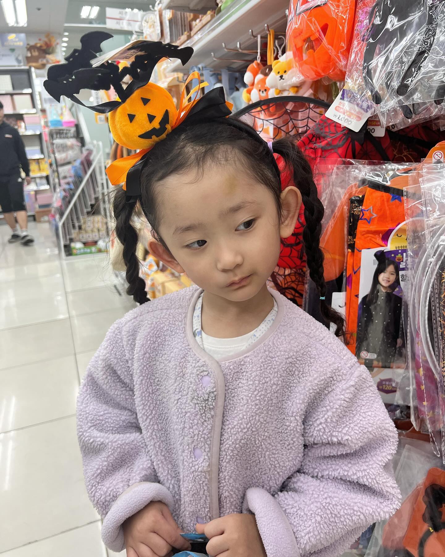 길고도 짧았던 일주일간 세가족 단체입원🤣
너무 답답한 슬아를 위해
외출끊고 다이소도 가고 산책도 하구

드디어 입원기간 끝나서 다들 일상생활로💚

답답했을텐데 일주일 잘 버텨준 뜨라 고마워🩷

#병원생활 #입원생활 #집이제일좋아