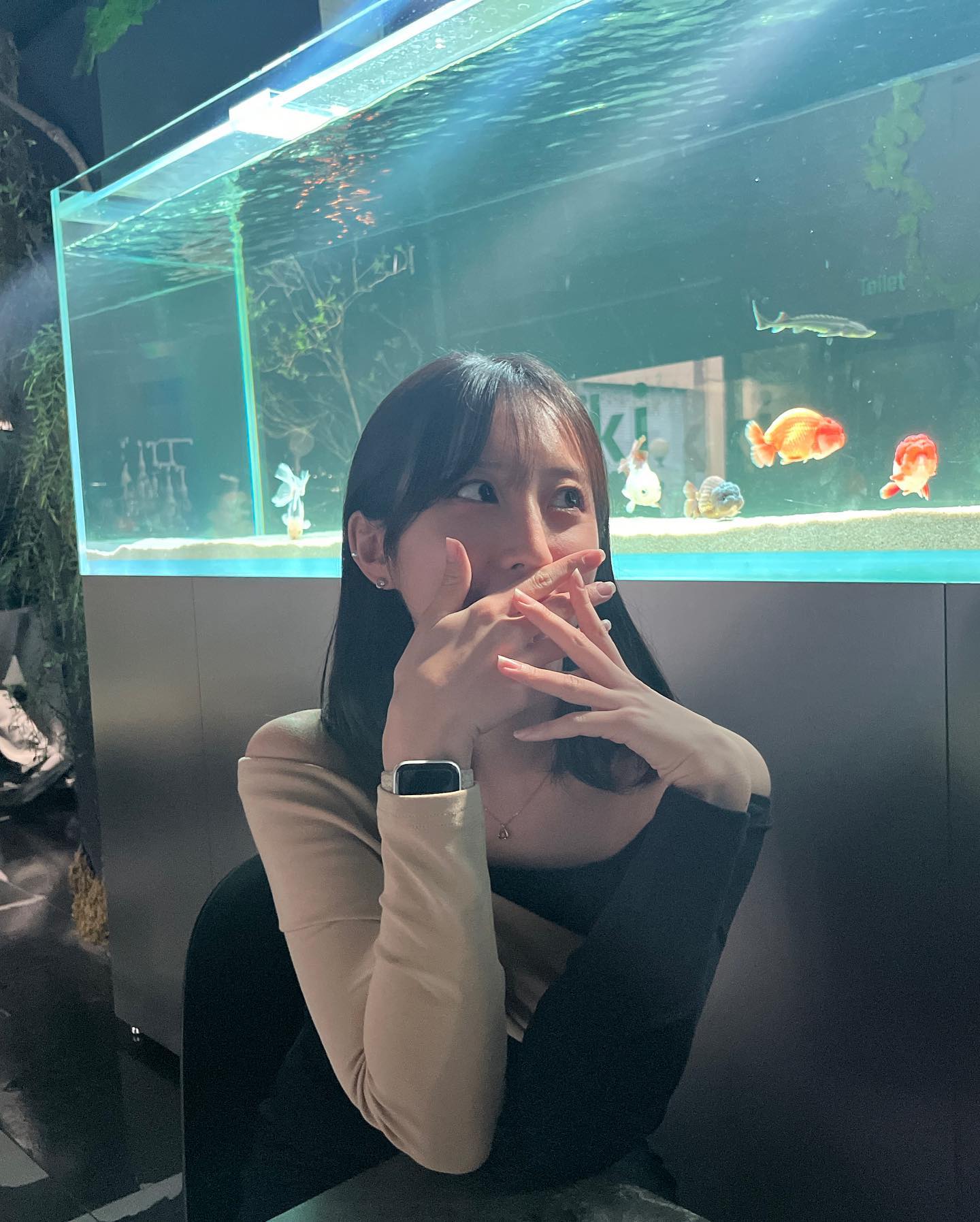 뒤죽박죽 2023년도 안녕 ! 🥺
깨진 내 핸드폰 필름같았던 한 해
2024년에는 더 웃고 덜 울기를

#행복이란 #사람때문에_우는건아니래 
#좋은사람들을주셨고주시길기대하며
