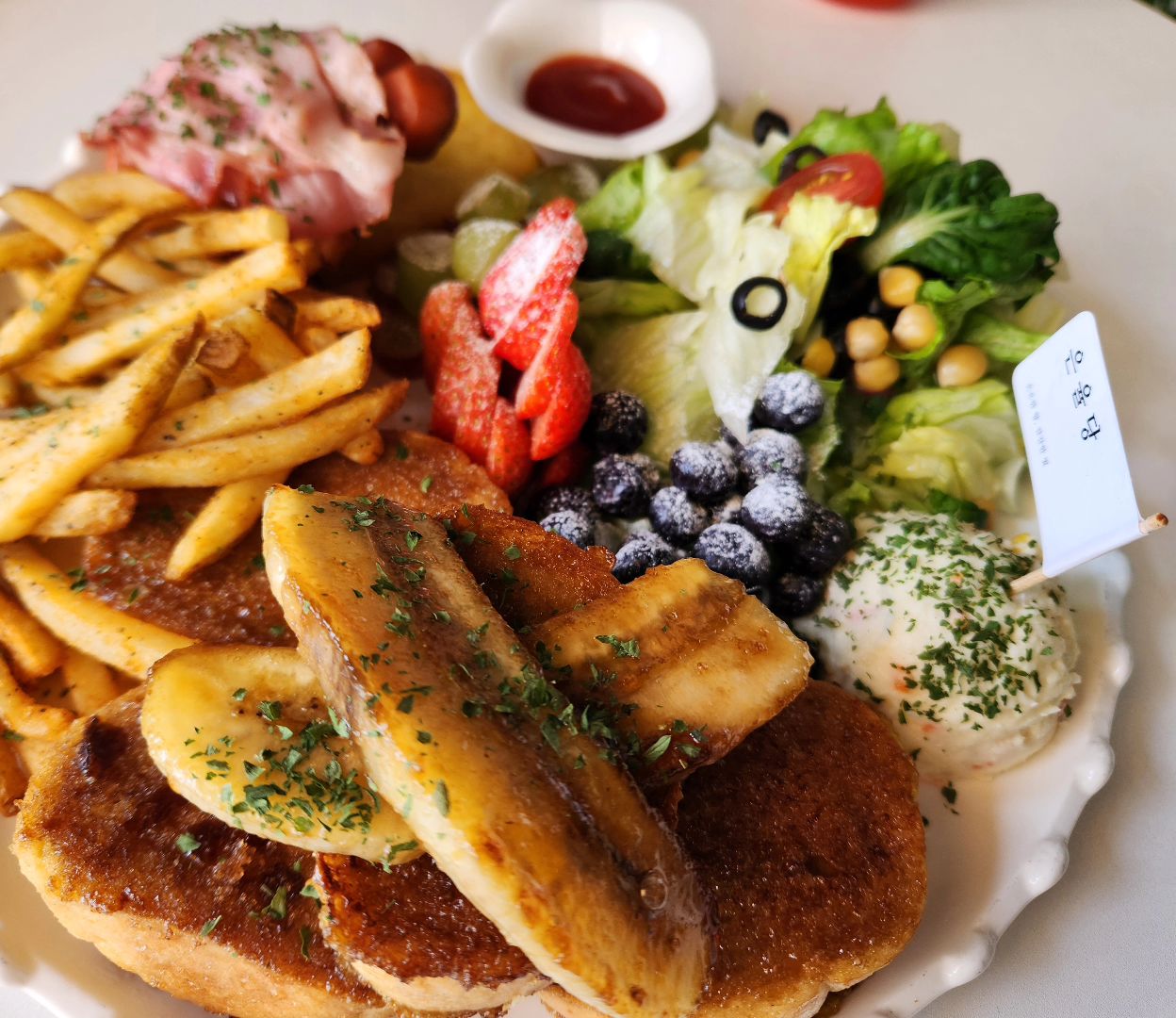 #브런치타임
#은율당
.
밤새 너무힘들었는데.
맛있는 브런치로 기분전환한다.