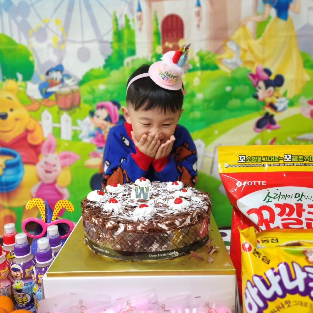친구들아 우리유승이 생일축하해줘서 너무 고마워♡
아들아 엄마랑 사진찍는 포즈가 똑같아^,,^