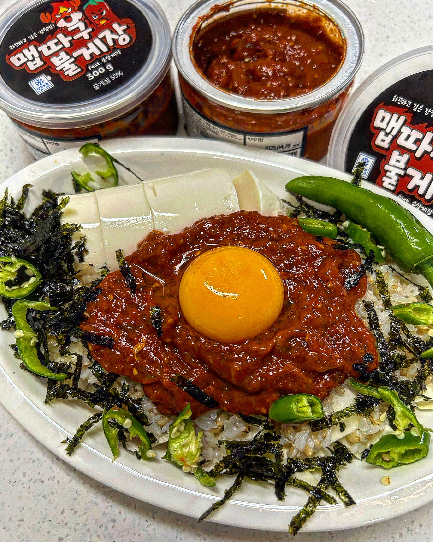 더위는 불게장으로 화끈하게 뿌수기 🦀🍚

맵덕후로써 불게장? 이건 못참아요 희희 
매운양념이 촉촉한 게살에 스며들어 한 입 먹는 순간, 
매운맛이 입안을 화끈하게 채워줘요🔥 생각보다 매워서 
순두부까지 추가🥹스트레스 날리고 싶은 날, 맵부심 강하다!! 
또 맵덕후는 뜨끈한 밥과 함께 요 불게장 즐겨보세용><🌶🔥

food_mapttagu #불게장 #매운음식 #게장맛집 #맵따구 #맵따구불게장 #매운음식추천 #맵부심 #밥도둑 #밥상 #저녁밥상 #koreanfood