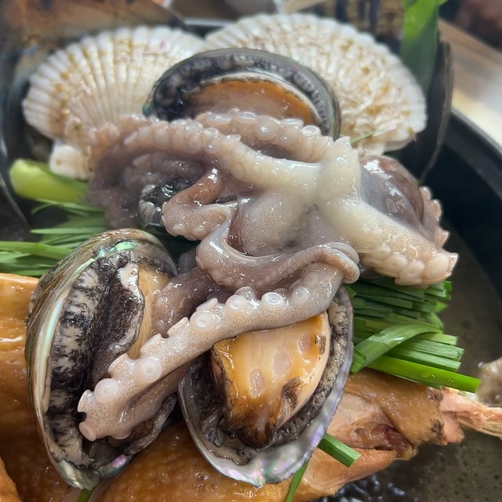 〖 #포천_#해룡약초능이해신탕 〗
#포천선단동맛집 해룡약초능이해신탕에서 몸보신하기

 #해신탕 처음 먹어봤는데 완져니 내 스타일,,♡♥
 

 🚗 주차공간 : 여유
 ☎️️번호 : 070-8849-5779
⏰영업 : 일휴무 / 10시 ~ 22시
🚩주소 : 경기 포천시 삼육사로2242번길 6
📍예약, 단체 이용 가능, 주차, 포장, 배달, 남/녀 화장실 구분
 ​
