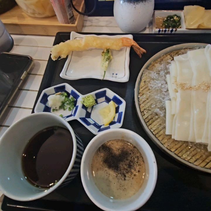 #내돈내산
#요미우돈교자행궁점
#수원맛집
#행궁맛집

드디어 먹어보는 #넓적우동

시원하게 넓적우동 먹고.
단짠단짠 #소고기붓카케우동

잘 먹었습니다.
