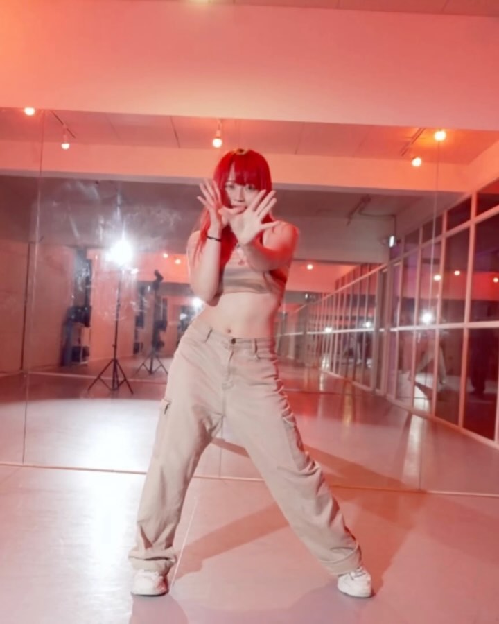 Macaroni Cheese🧀

Choreography by Me yujin.0117
🎥 lamf_dance_academy 
Song | #macaronicheese - youngposseup #영파씨

맥앤치즈,,, 이정도면 무슨 맛인지
궁금해서라도 먹어봐야겠어요🧀🤣

다음주는 좀 더 쉽고 다같이 
즐길 수 있는 안무 가져와볼게요🙌🏻🔥
함께해요😘❤️

#redjin #redjinchoreography #dance #dancer #choreography #lamfdanceacademy #kpop #tutting