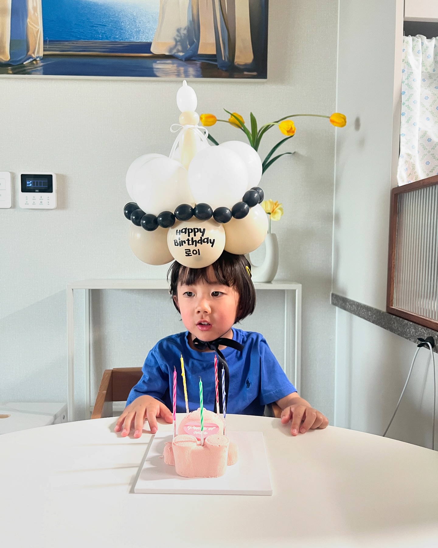 매일을 생일같이 보내는 이로이ෆ 

생일은 그 어떤 날보다 보통날처럼 보냈지만 그 어떤 날보다 행복한 하루가 되었길 바라며🩵 5살 생일 축하해 (5년동안 키워낸 엄마아빠는 고생했다 셀프 칭찬 100번)

생일 선물은 노래를 불렀던 도쿄나인 자전거 케이크는 오픈런으로 데리고 온 노티드 손바닥만한데 역시나 맛있움🍰

이제 48개월도 지났으니 극T 엄마한테 감정적으로 좀 그만해줄래? 1도 이해 안가구 힘드네 요즘😇 엄마가 그만큼 데리고 다녀줬으면 항상 고맙다구 살아야지 감정적으로 흐즈므르 즈슥으 

#이러나저러나 #생일축하해 #이로이 #5살생일 #이로이사랑해