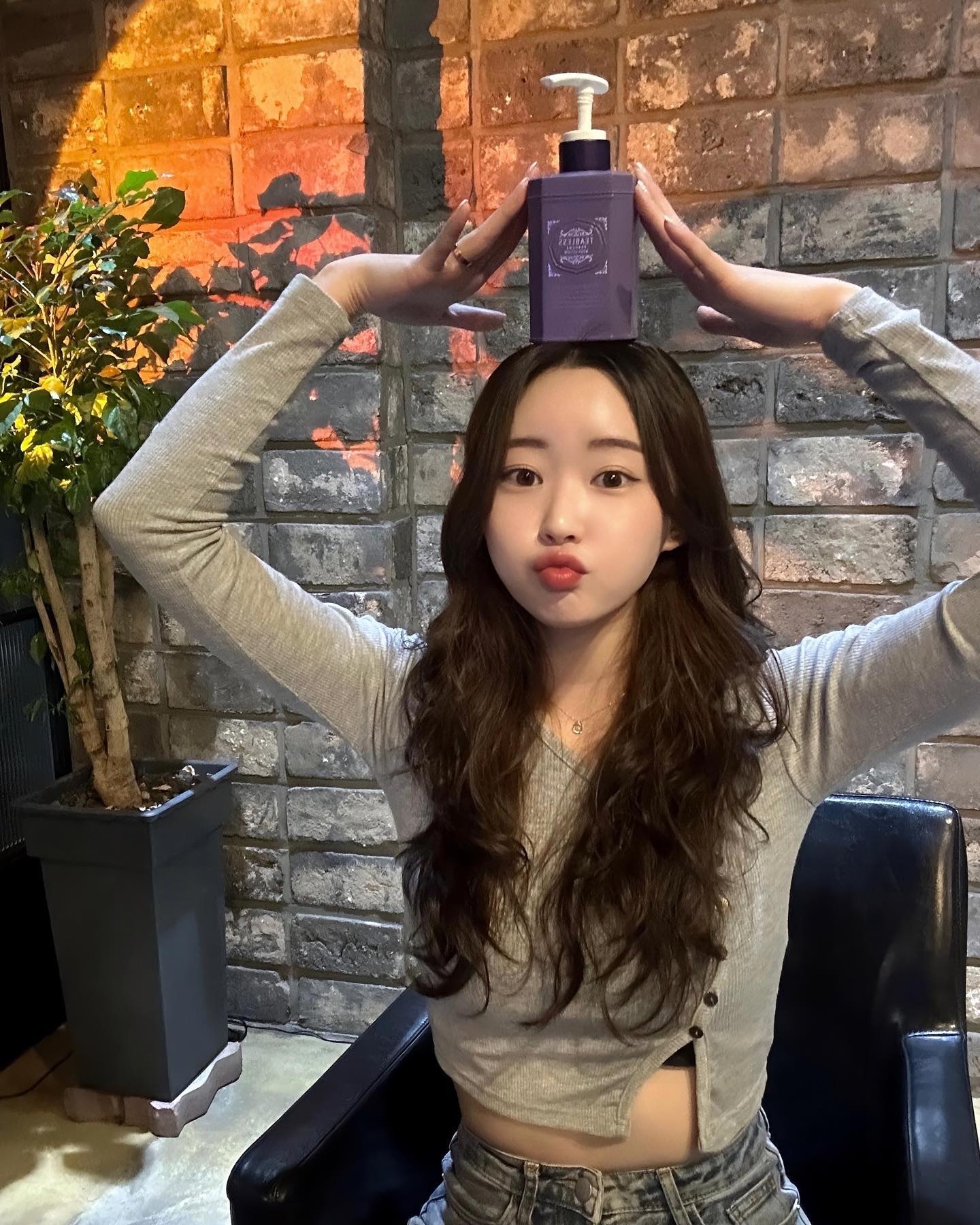 #티블레스 #ad #협찬 

티블레스 퍼퓸 바디로션💜

끈적이지 않고 촉촉해서 여름에 보습챙기기 딱 좋은 바디로션🧴
세이지엠버향.. 그냥 코 박고 맡고 싶은 우아한 향..🥹
지속력도 오래가고 대용량이라 마구 바를수 있음 :)

🏷️ teabless_official