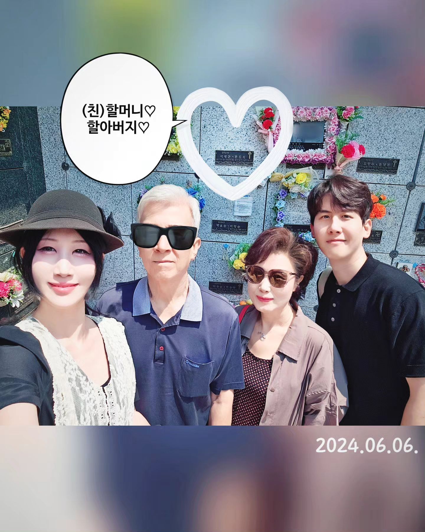 주헌이의 결혼식을 앞두고, 현충일, 할아버지&할머니를 뵈러간 '추모의 집'에는,⛏️일제 강제징용 희생자들의 유해도 쉬고 있다. 👦대부분 어리고 젊은 희생자들의 생전 사진이 걸려있는데..유해라도 70년만에 고국에 돌아왔으니 다행이지만..그 시절은 언제나 곱씹어도 참 언짢다. 
무튼..🪪 급작스레 부모님과 생이별을 당하고, 신의주 실향민이신 우리 친할머니가 쉬고 계신 이곳 🎞'추모의 집'에는 무수히 많은 사연과 향수로 가득하다..🖋

❕️
❕️
❕️
❕️
❕️

#추모의집 #실향민 #납골당 #가족사진 #일제강제징용 #현충일 #추억소환 #아리랑 #이산가족 #통일 #가영누나 #할아버지할머니 #크리에이티브디렉터이가영 #아트디렉터이가영 #비주얼디렉터이가영 #패션디렉터이가영 #패션디자이너이가영 #스타일디렉터이가영 #스타일리스트이가영 #파즈뮤즈 #koreanfamily #kstyle #koreanstyle #kfashion #koreanfashion #엑소엘 #데일리메이크업 #데일리패션 #패션블로거 #코디스타그램

👠