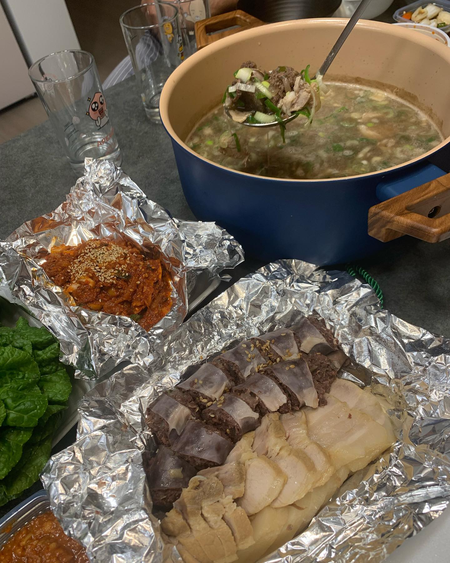 #협찬
육퇴 후 한 잔이 요즘 낙이지 :)
#수성구밥집 #개성순대국보쌈 에서 포장 해온
메뉴들에 한 잔하니 이보다 좋을 수가 없다
무엇보다 순대가 제대로인 #수성구맛집 이었고
주차공간도 잘 확보되어 있어서
편하게 이용이 가능했던 곳😍
순대국밥에 한 잔 ㄱㄱ?? 

대구 수성구 수성로 135
📞053-768-5589

#대구맛집#개성순대국보쌈본점#대구순대국밥#순대국밥맛집#대구순대국밥맛집#대구#대구국밥맛집#보쌈#육퇴후한잔